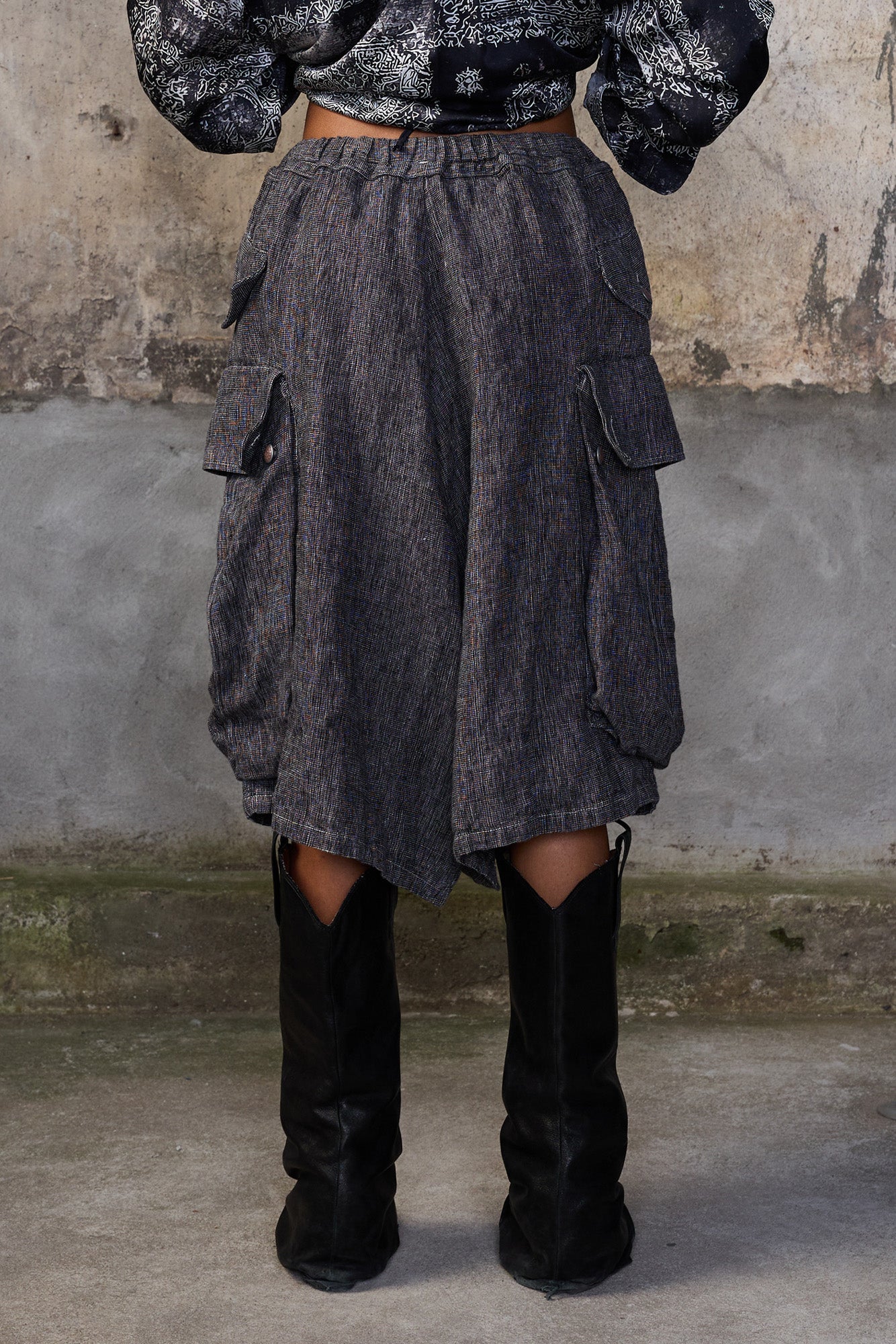 JUMBO SHORT WITH OVERSIZED CARGO POCKET - DARK GREY MICRO STRIPE - R13