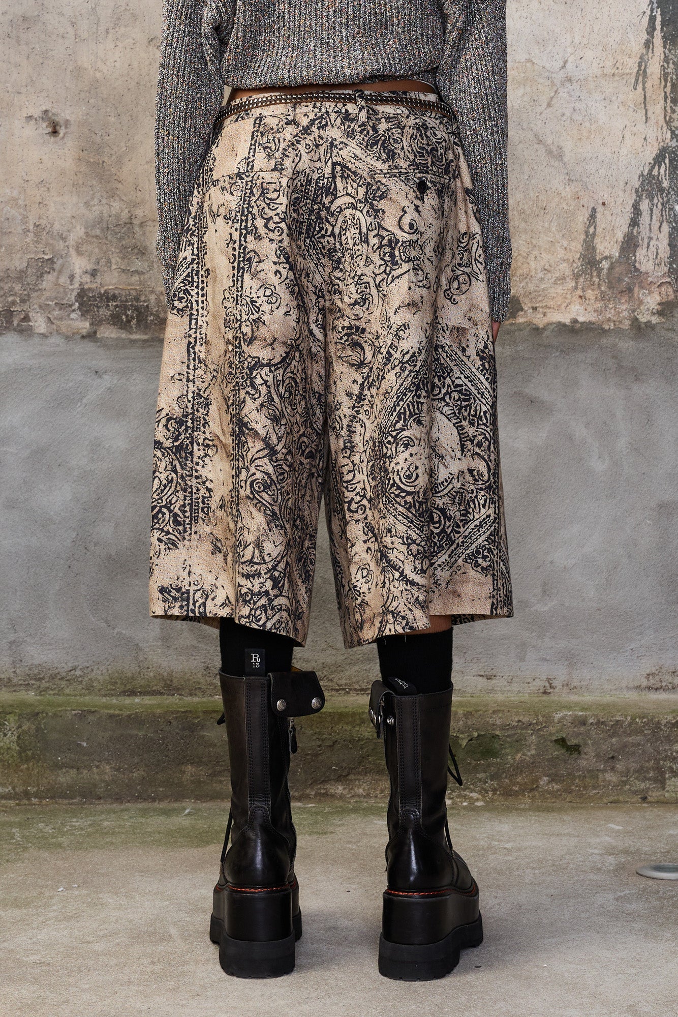 OVERSIZED CROSSOVER SHORT - ABSTRACT KHAKI BLACK BANDANA - R13