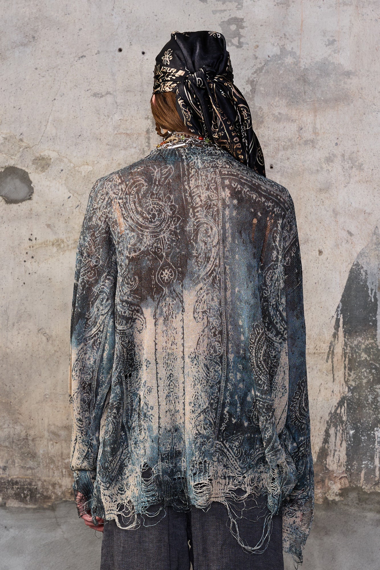 PRINTED BOYFRIEND SWEATER - BLUE FADED BANDANA - R13