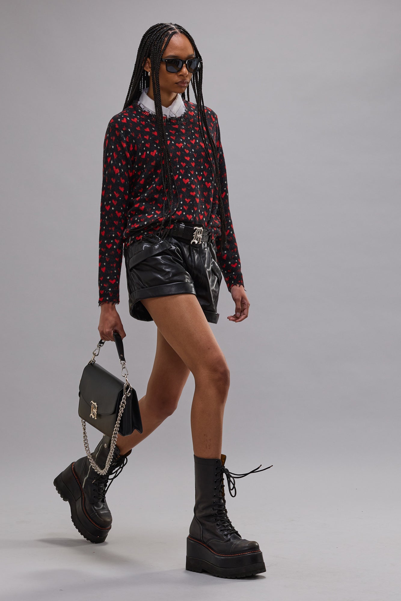 PRINTED RELAXED CREWNECK SWEATER - RED HEARTS ON BLACK - R13