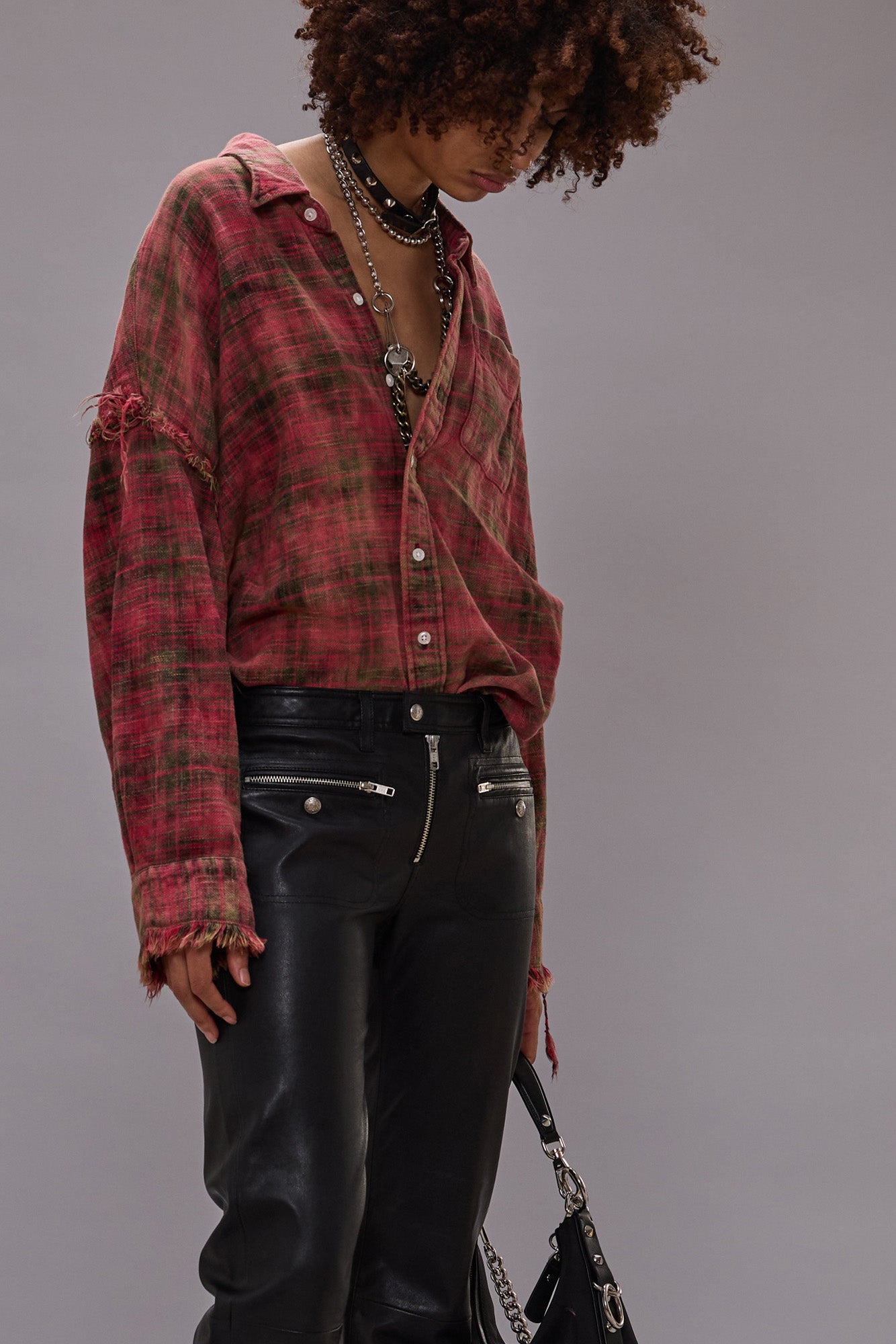 SHREDDED SEAM DROP NECK SHIRT BLEACHED OUT RED PLAID R13