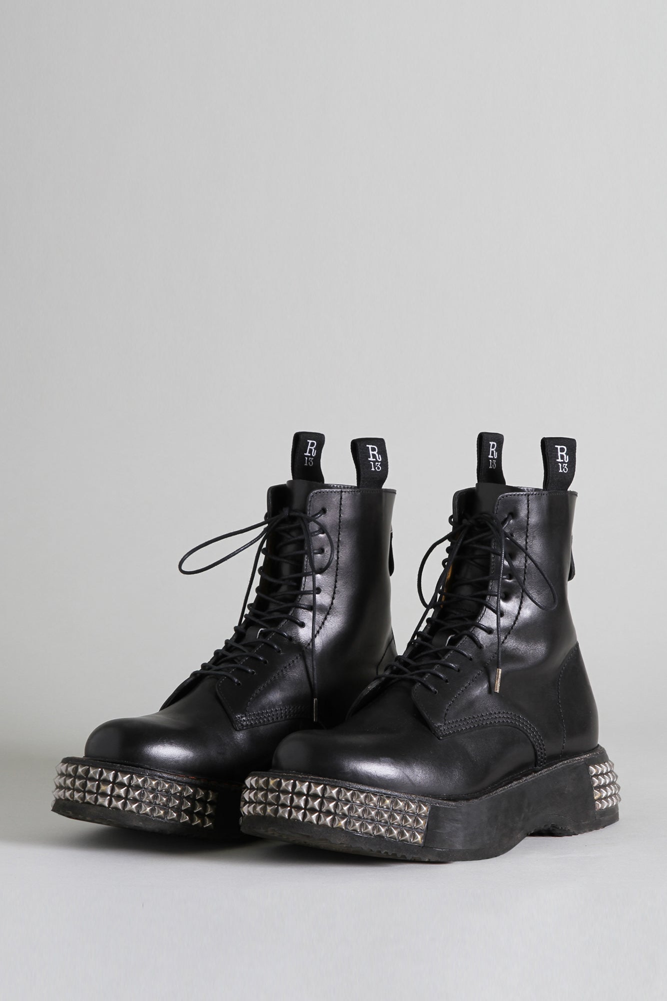 SINGLE STACK BOOT WITH STUD SOLE BLACK – R13