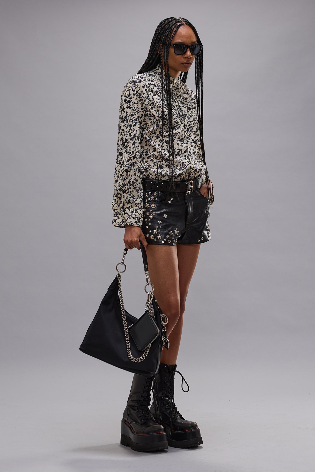 5-POCKET LEATHER SHORT - BLACK WITH STUDS - R13