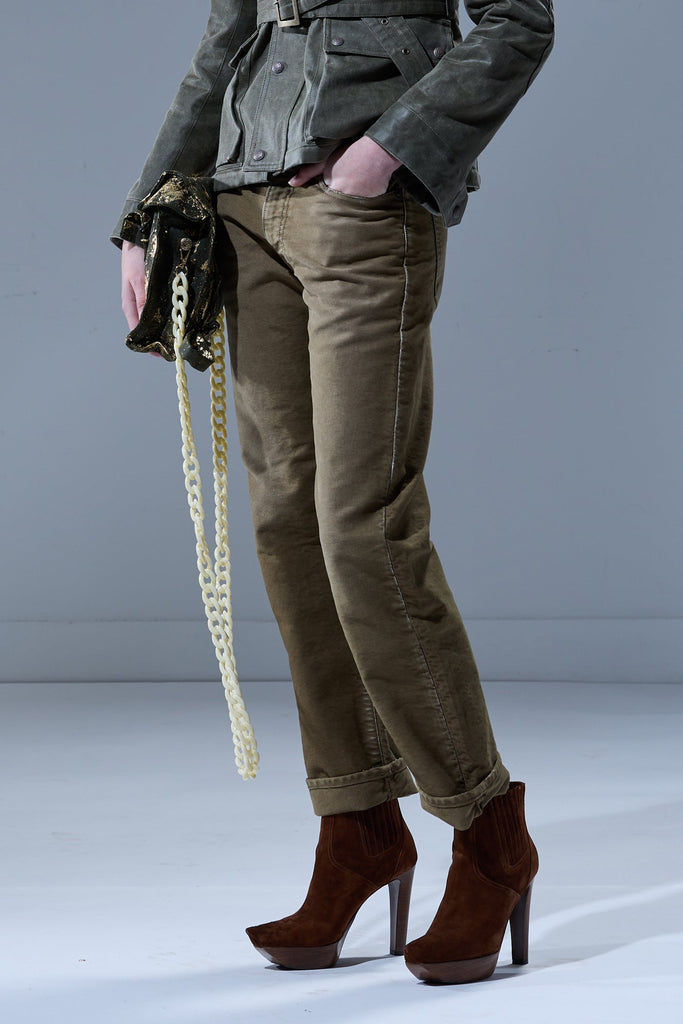 BOYFRIEND JEAN - OLIVE GARMENT DYED MOLESKIN GREEN