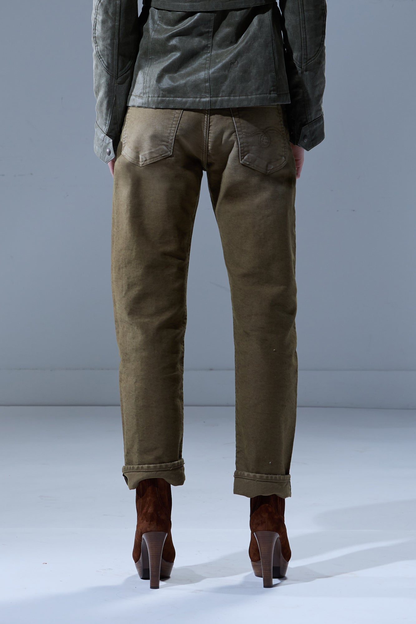 BOYFRIEND JEAN - OLIVE GARMENT DYED MOLESKIN GREEN - R13