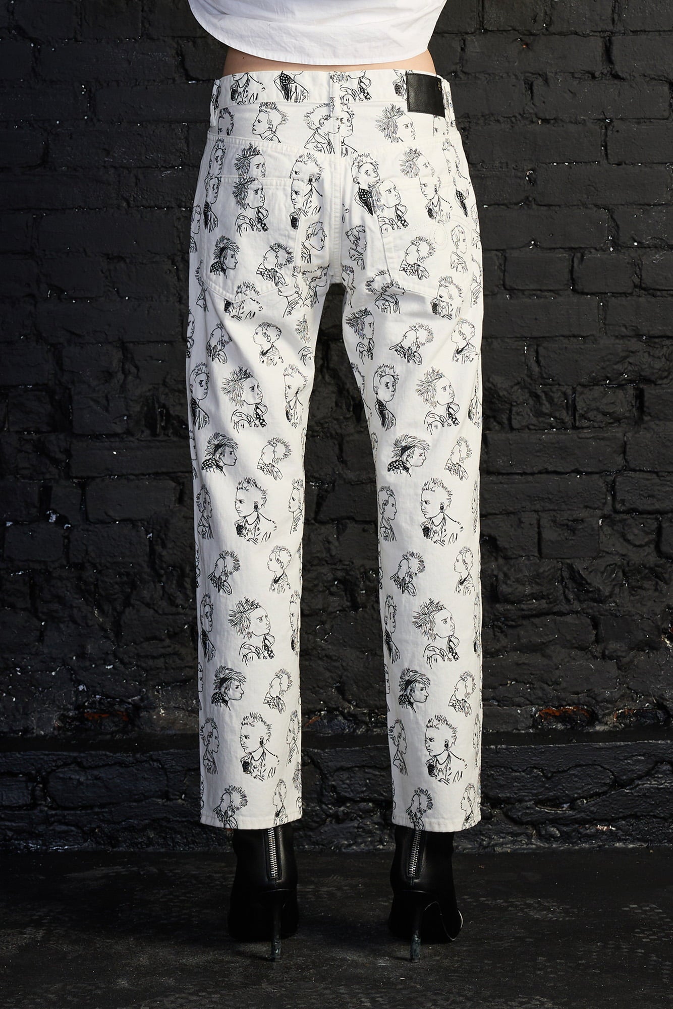 Boyfriend Jean - Riot Faces On White - R13