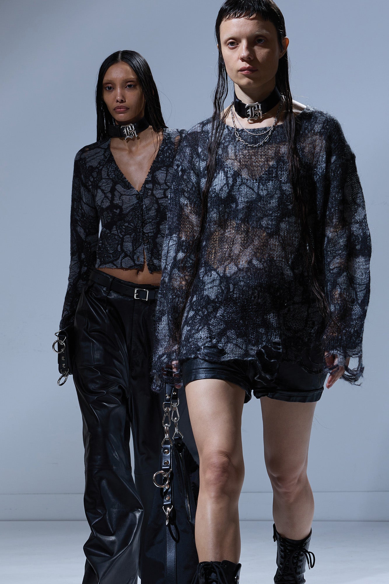 BOYFRIEND SWEATER WITH CAST-OFF NECK - BLACK LACE - R13