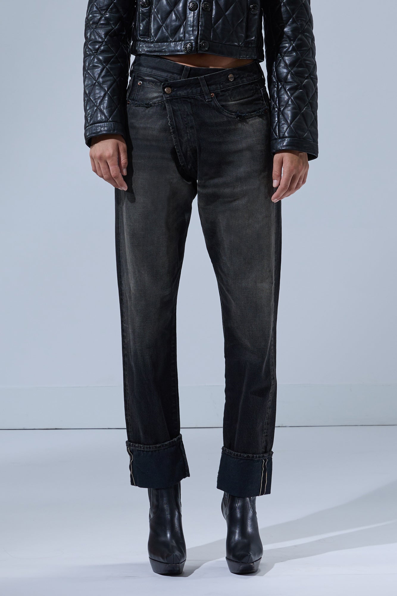 CUFFED CROSSOVER PHANTOM SELVEDGE BLACK – R13 - Main Image