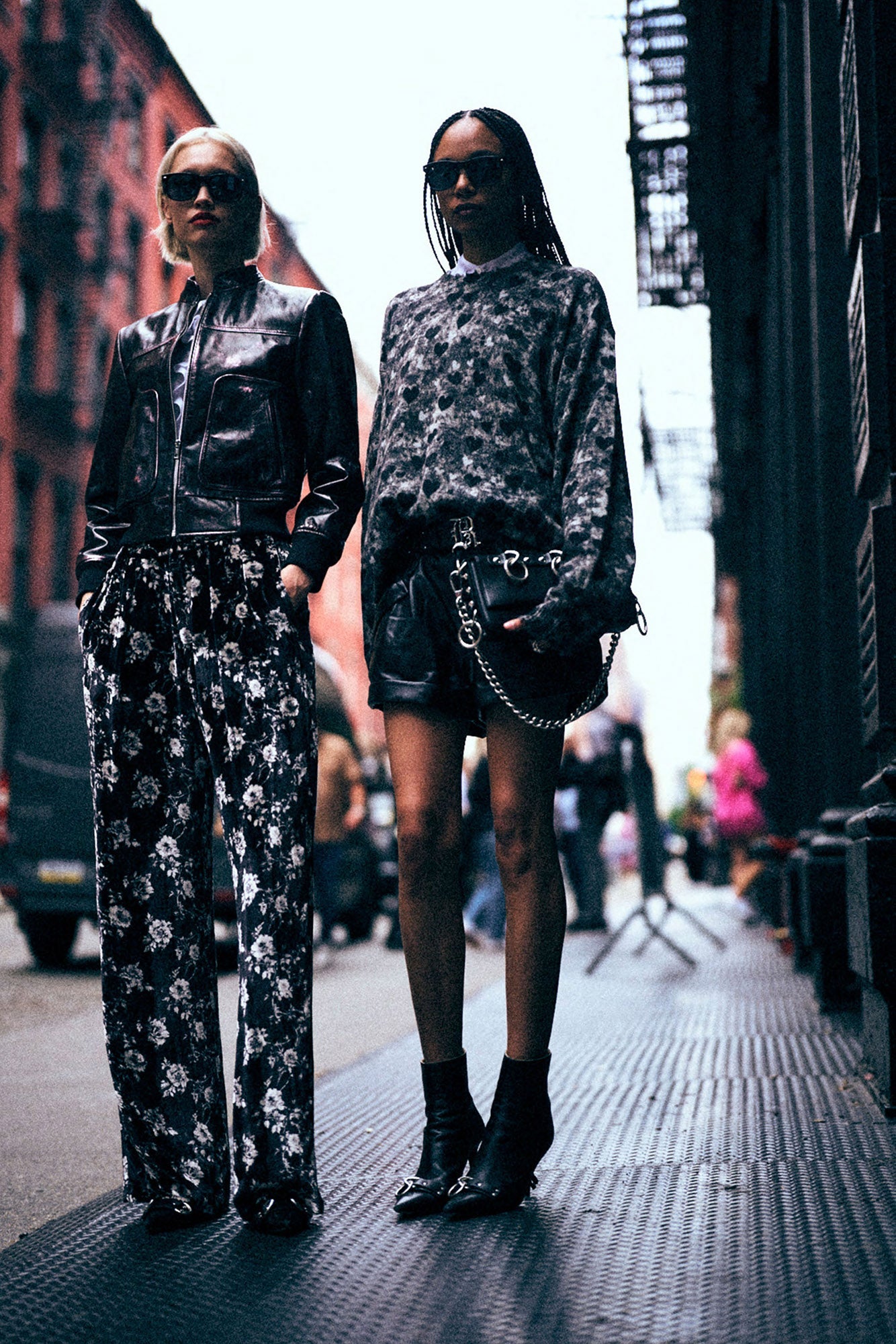 DOUBLE PLEAT TROUSER - FLORAL ON BLACK - R13