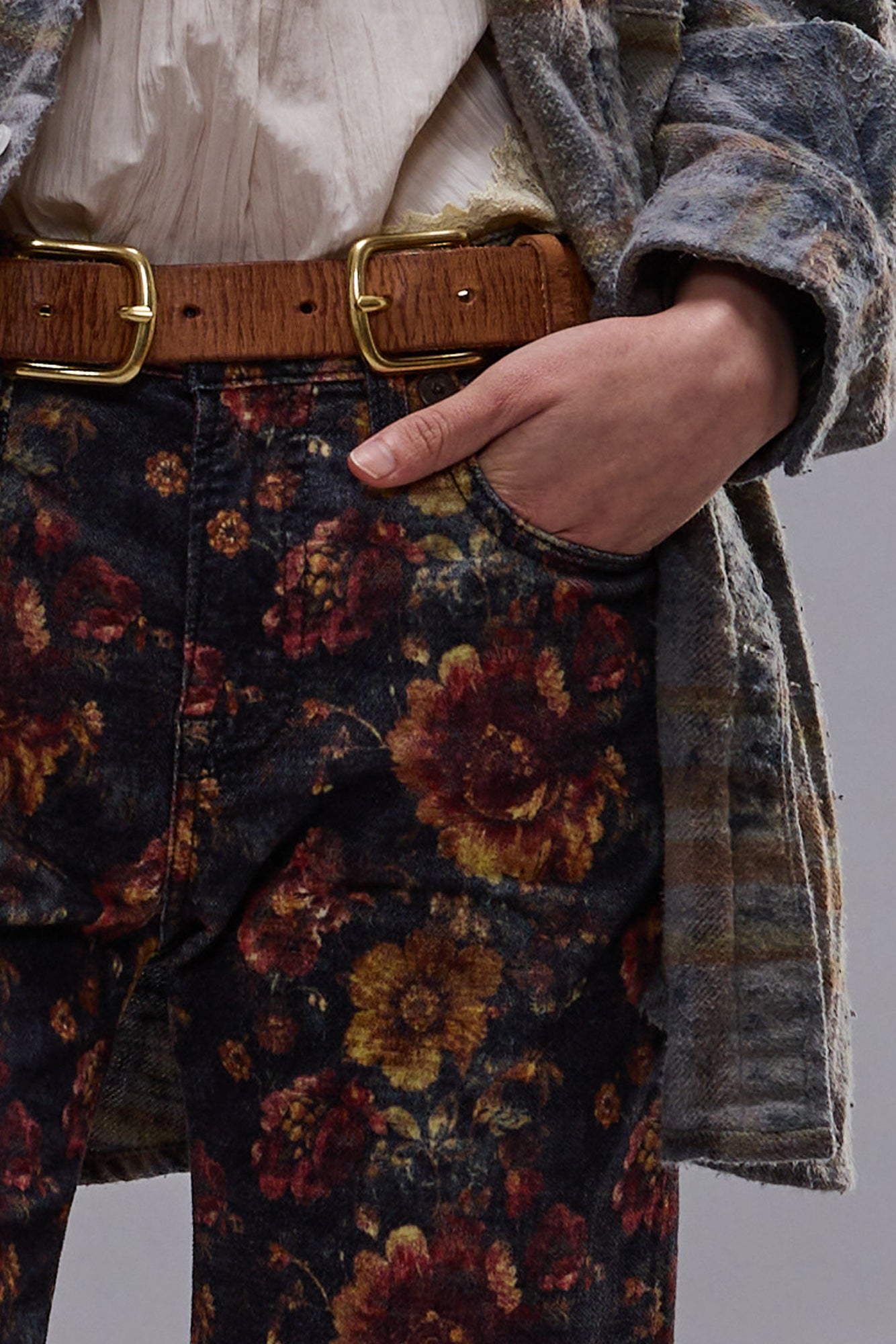 JOAN CROPPED FLARE JEAN - NAVY BLUE FLORAL VELVETEEN - R13