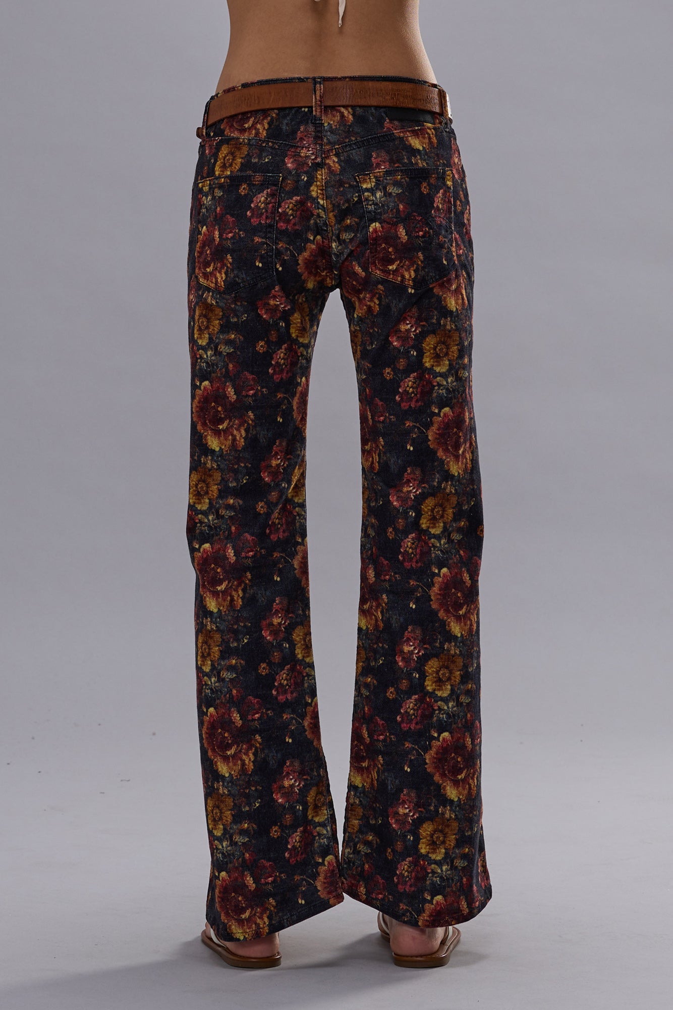 JOAN CROPPED FLARE JEAN - NAVY BLUE FLORAL VELVETEEN - R13