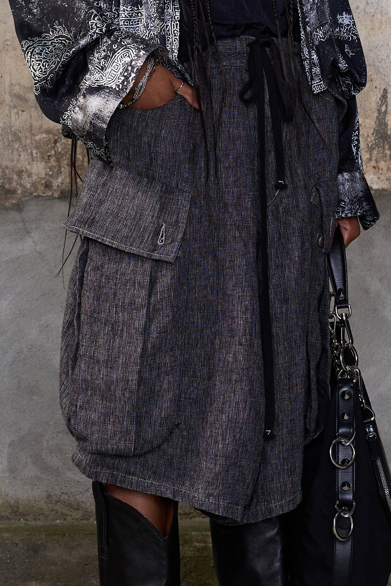 JUMBO SHORT WITH OVERSIZED CARGO POCKET - DARK GREY MICRO STRIPE - R13