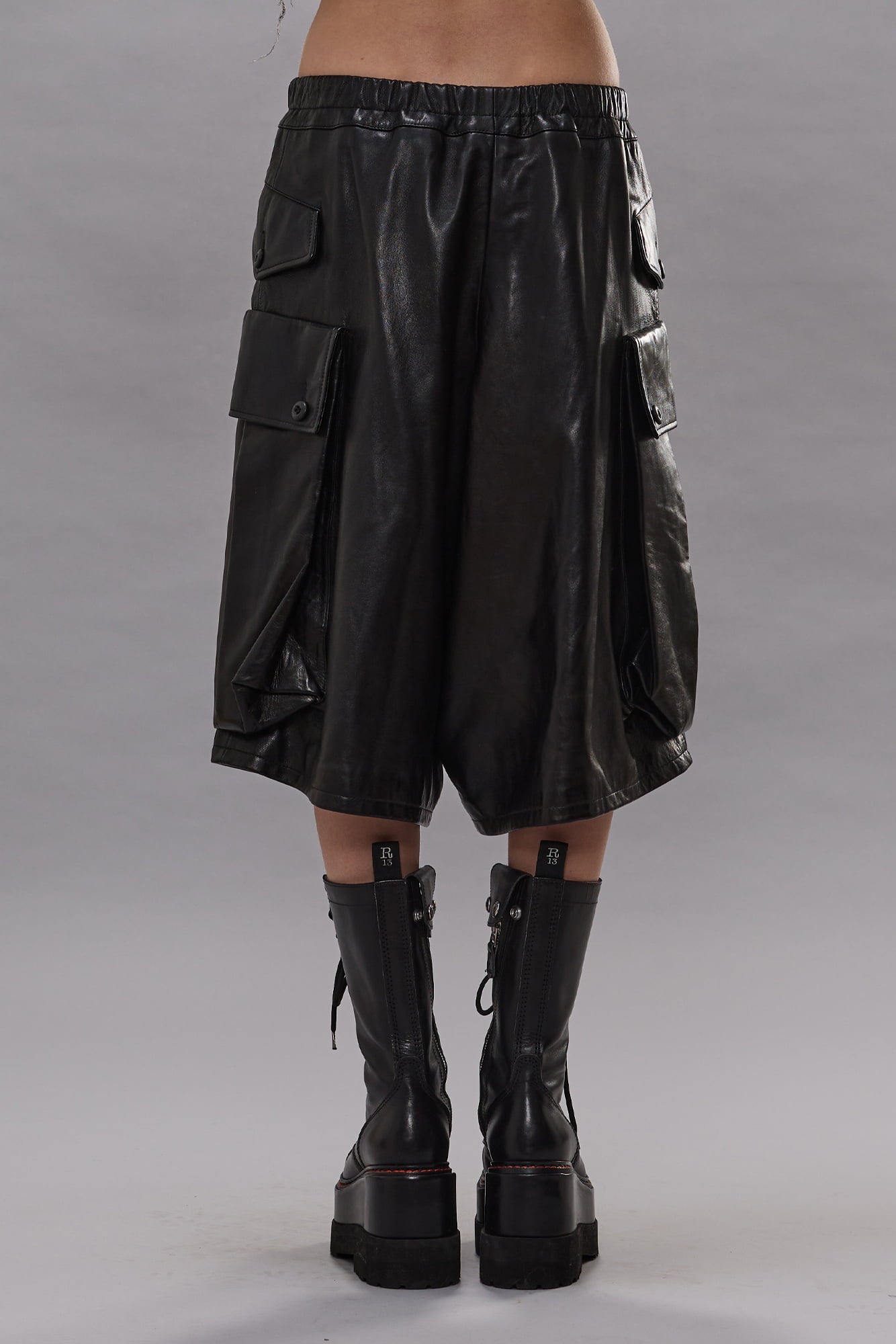 Leather Jumbo Short With Oversized Cargo Pocket - Black - R13