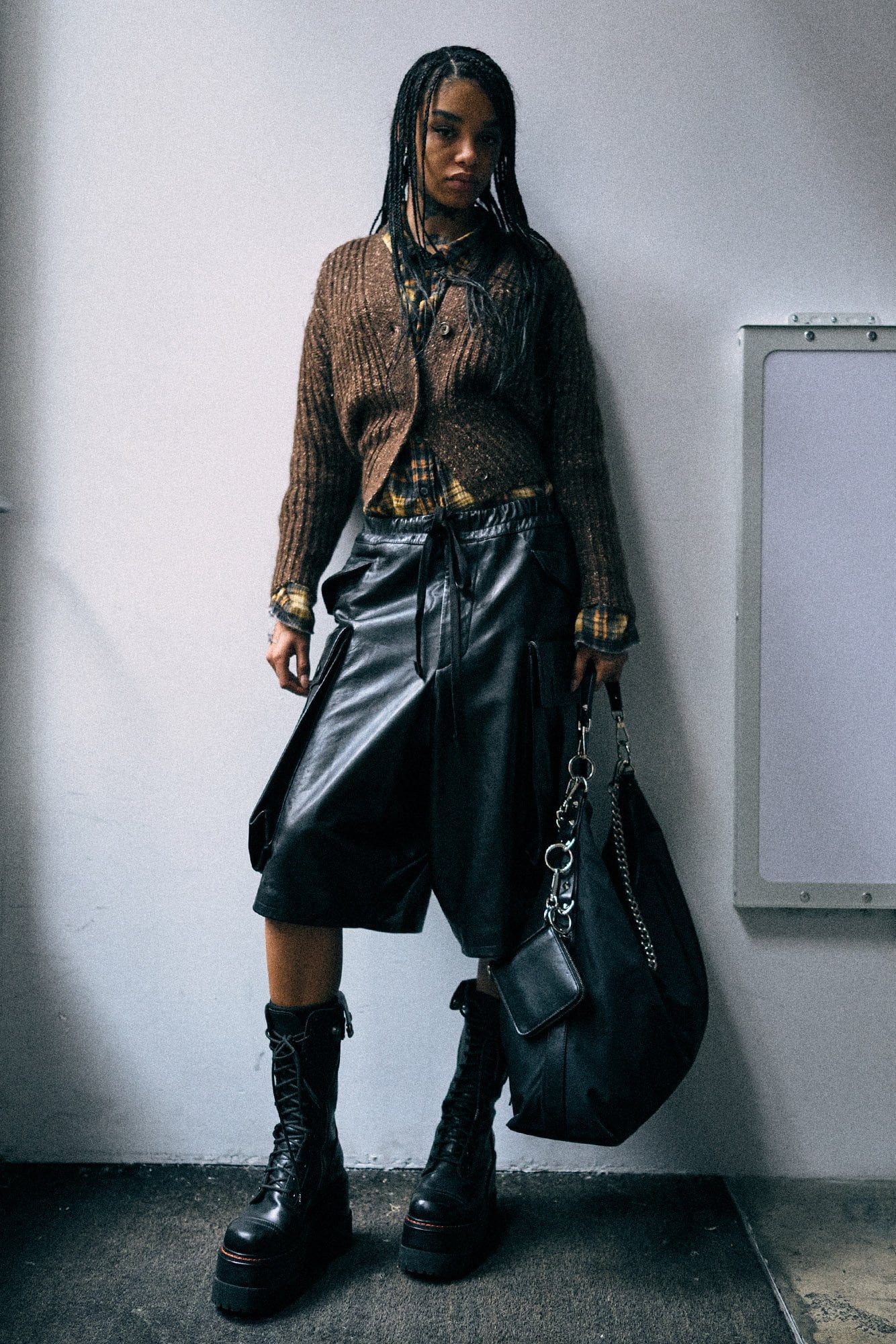 Leather Jumbo Short With Oversized Cargo Pocket - Black - R13