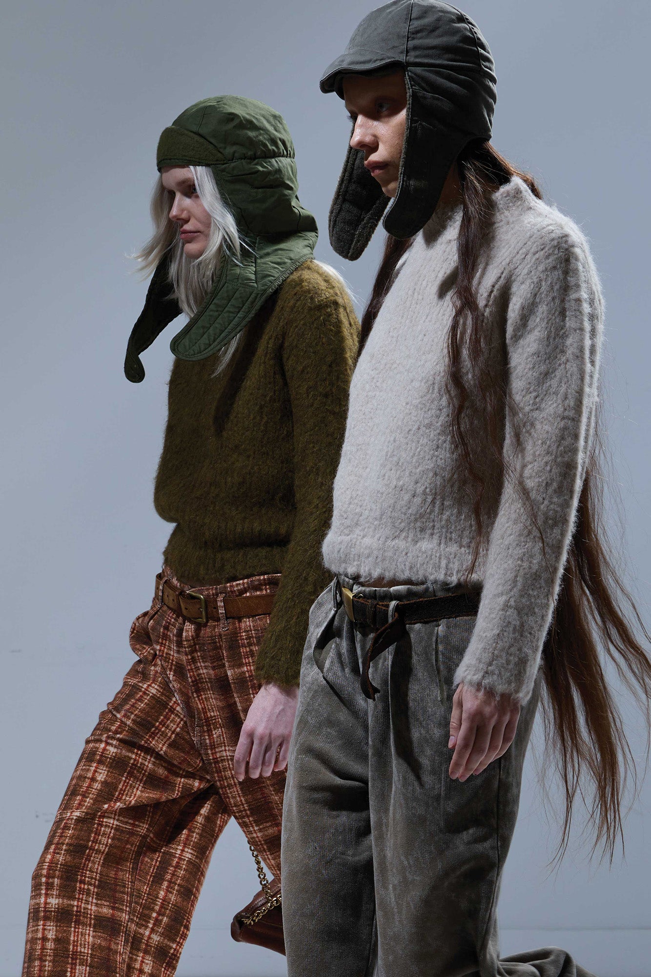 MOCK COLLAR SHRUNKEN SWEATER - BEIGE BROWN