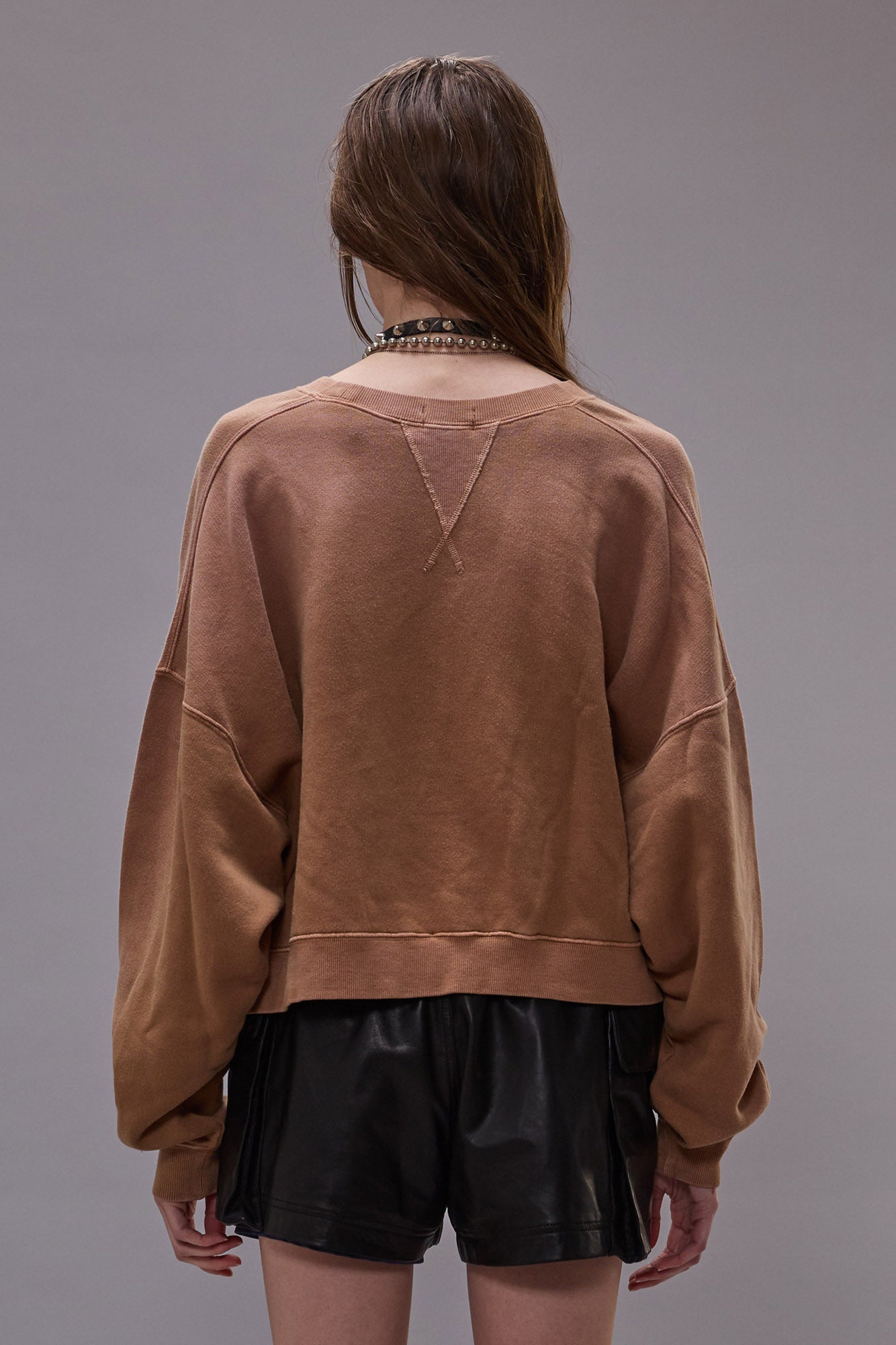 NEW YORK CROPPED CREWNECK WITH FRONT SLIT - CAMEL - R13
