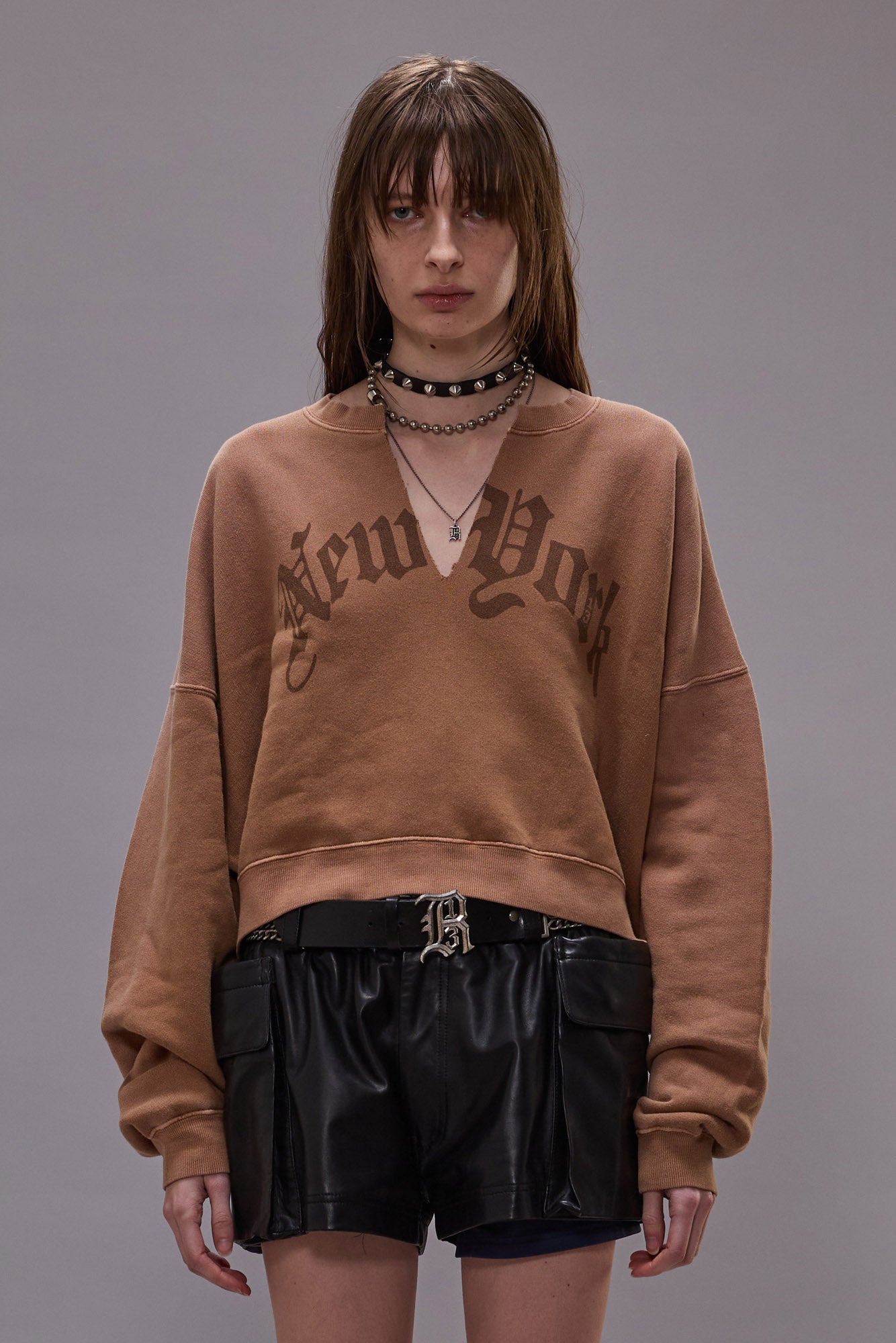 NEW YORK CROPPED CREWNECK WITH FRONT SLIT - CAMEL - R13