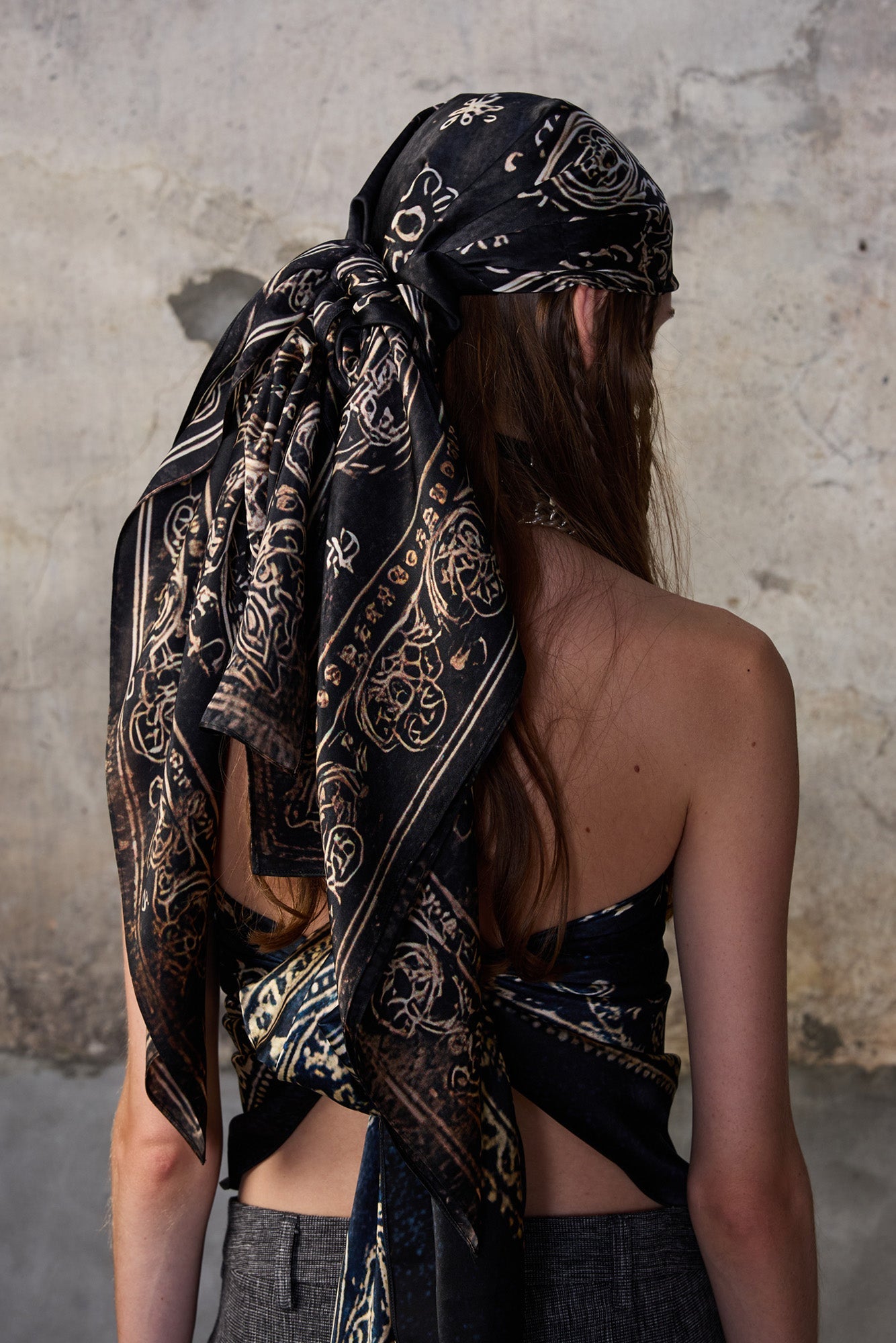 Oversized Bandana Scarf - Black - R13