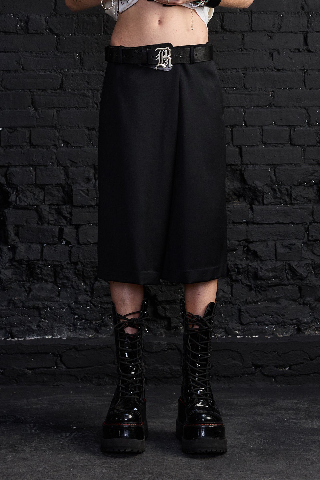 Oversized Crossover Short - Black - R13