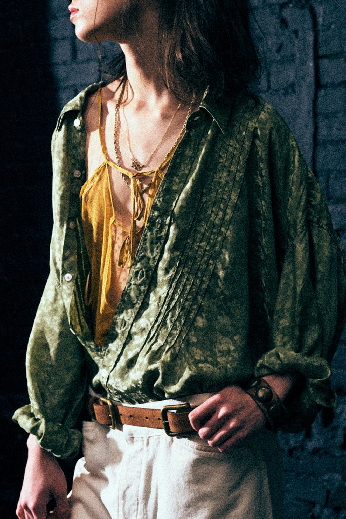 PINTUCK DROP NECK SHIRT - OLIVE FLORAL - R13