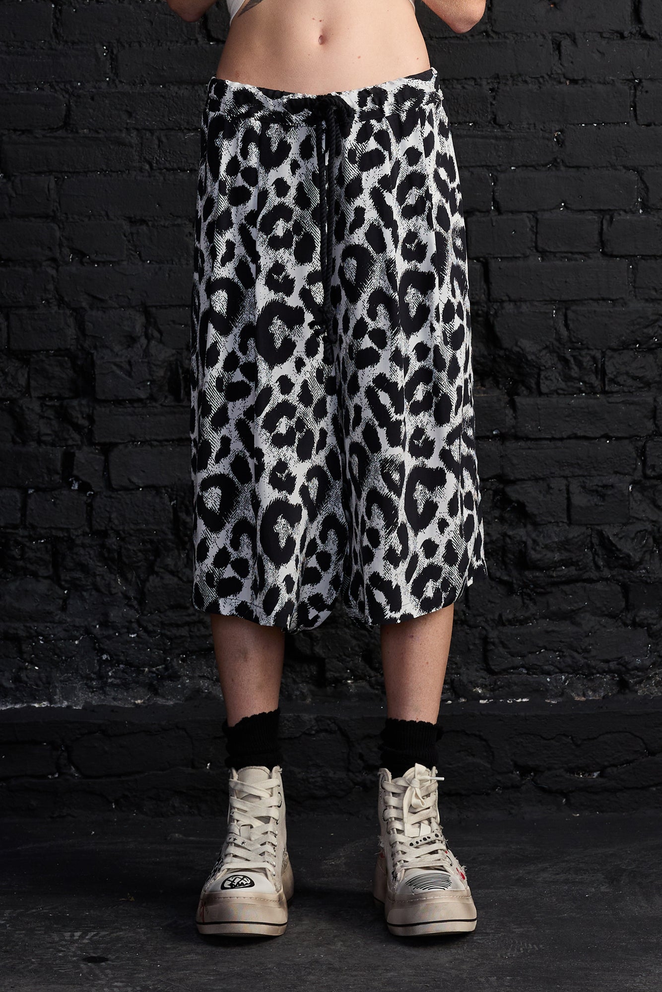 Pleated Jumbo Short With Elastic Waist - Black And White Leopard - R13