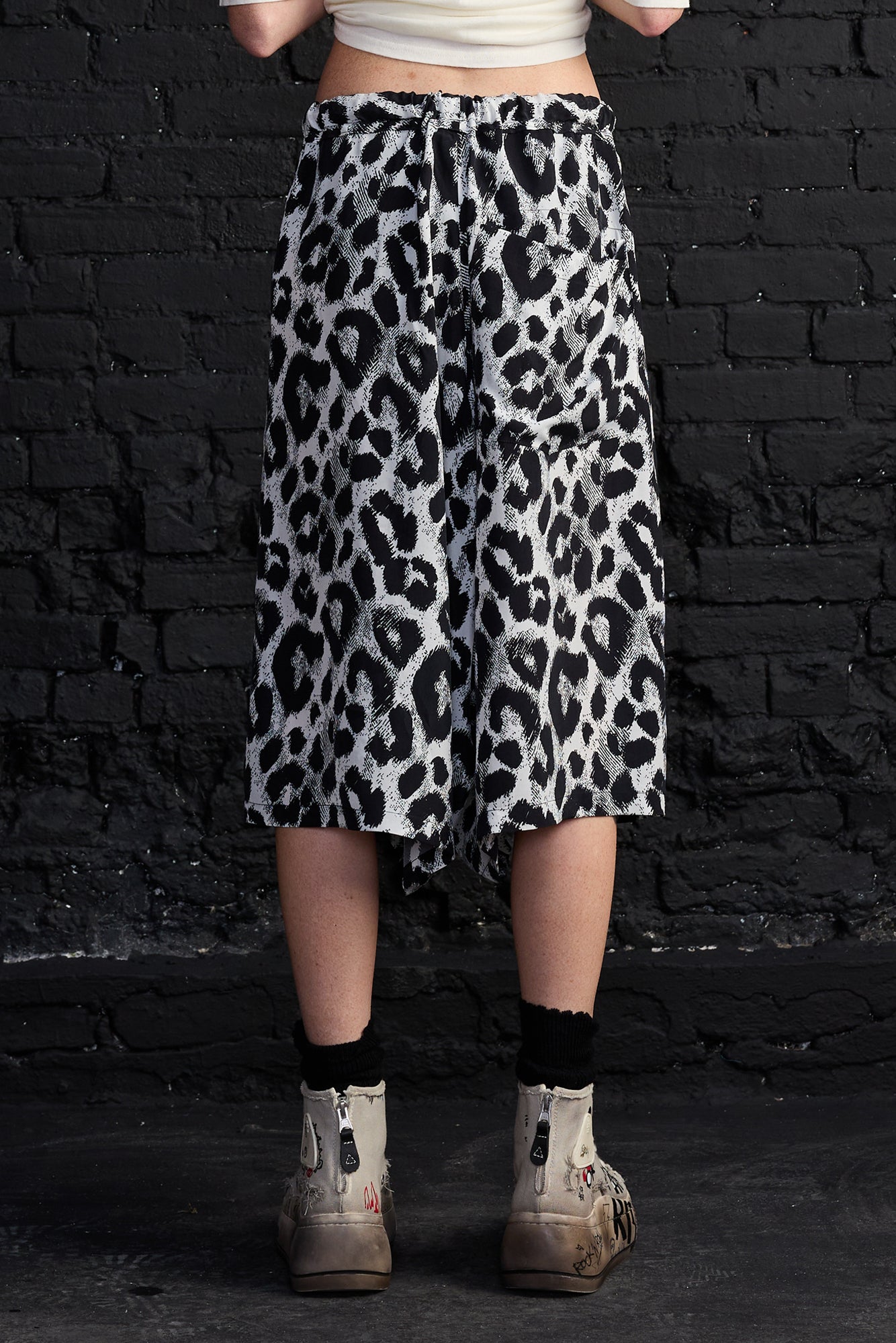 Pleated Jumbo Short With Elastic Waist - Black And White Leopard - R13