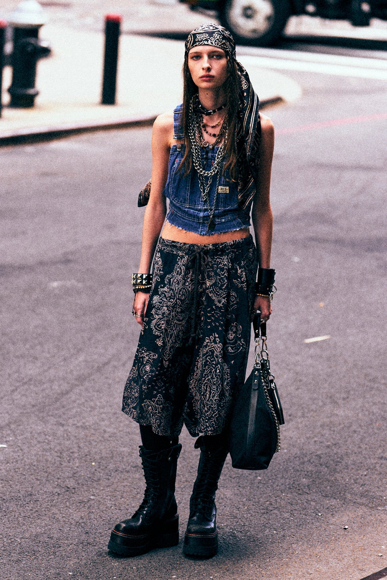 PLEATED JUMBO SHORT WITH ELASTIC WAIST - BLUE MEDALLION PRINT - R13