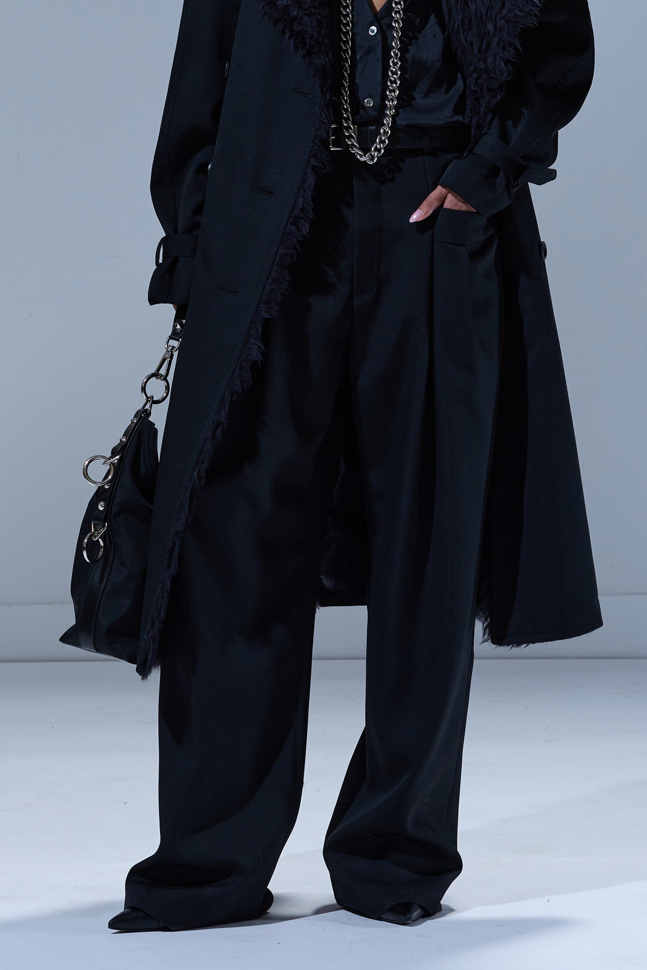 PLEATED POCKET TROUSER - BLACK - R13