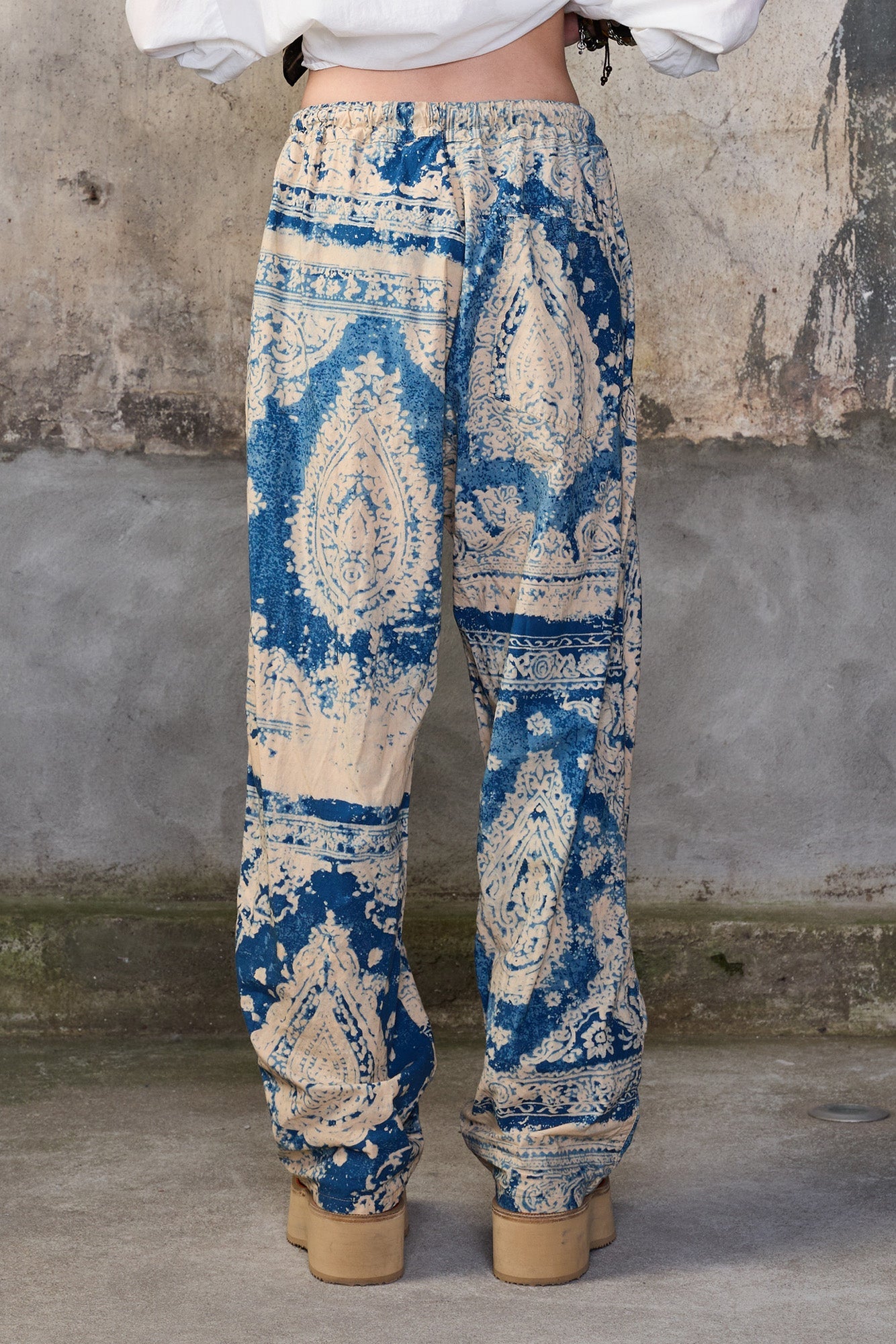 PLEATED RELAXED PANT WITH ELASTIC WAIST - BLUE FOUR BANDANA PRINT - R13
