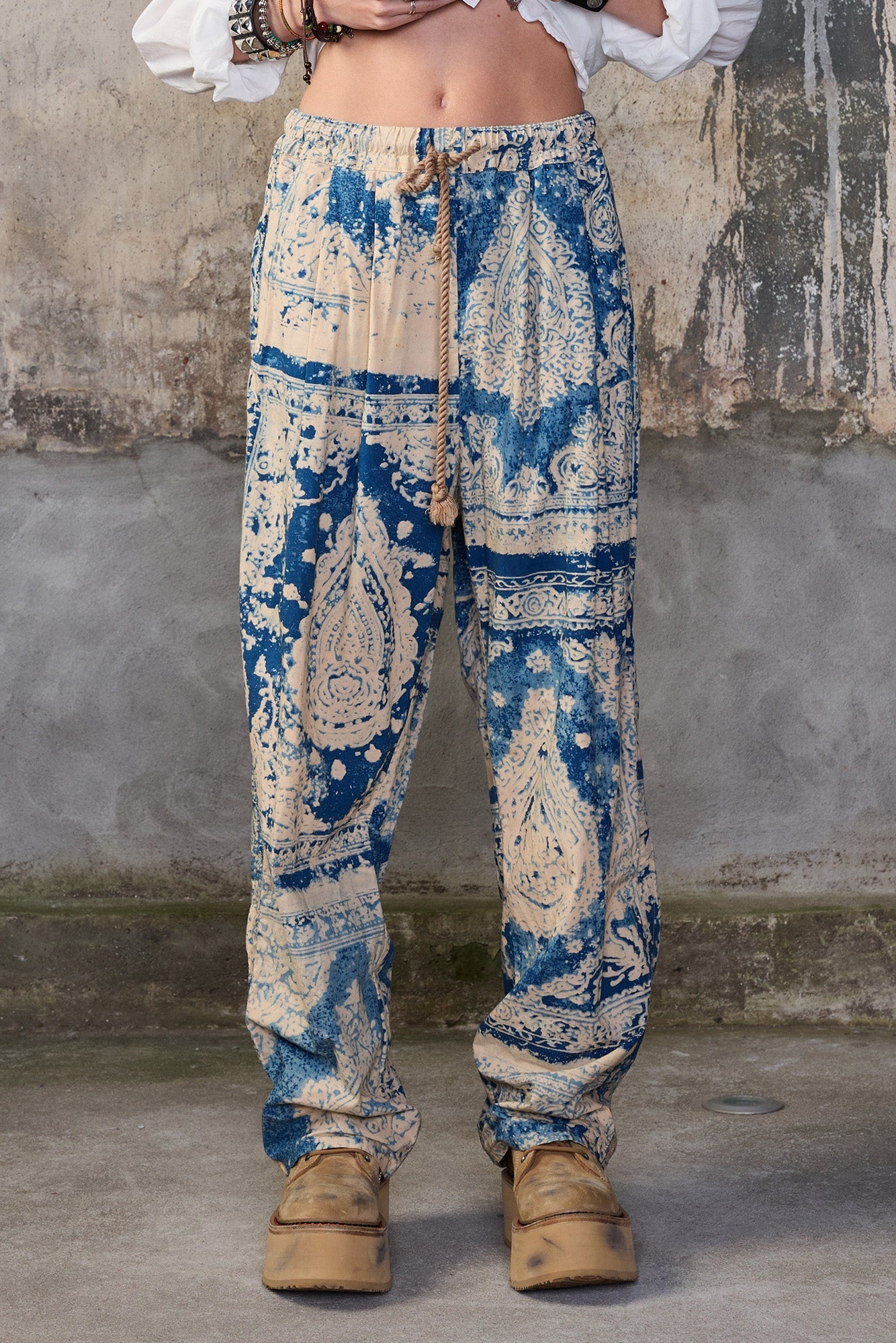 PLEATED RELAXED PANT WITH ELASTIC WAIST - BLUE FOUR BANDANA PRINT - R13
