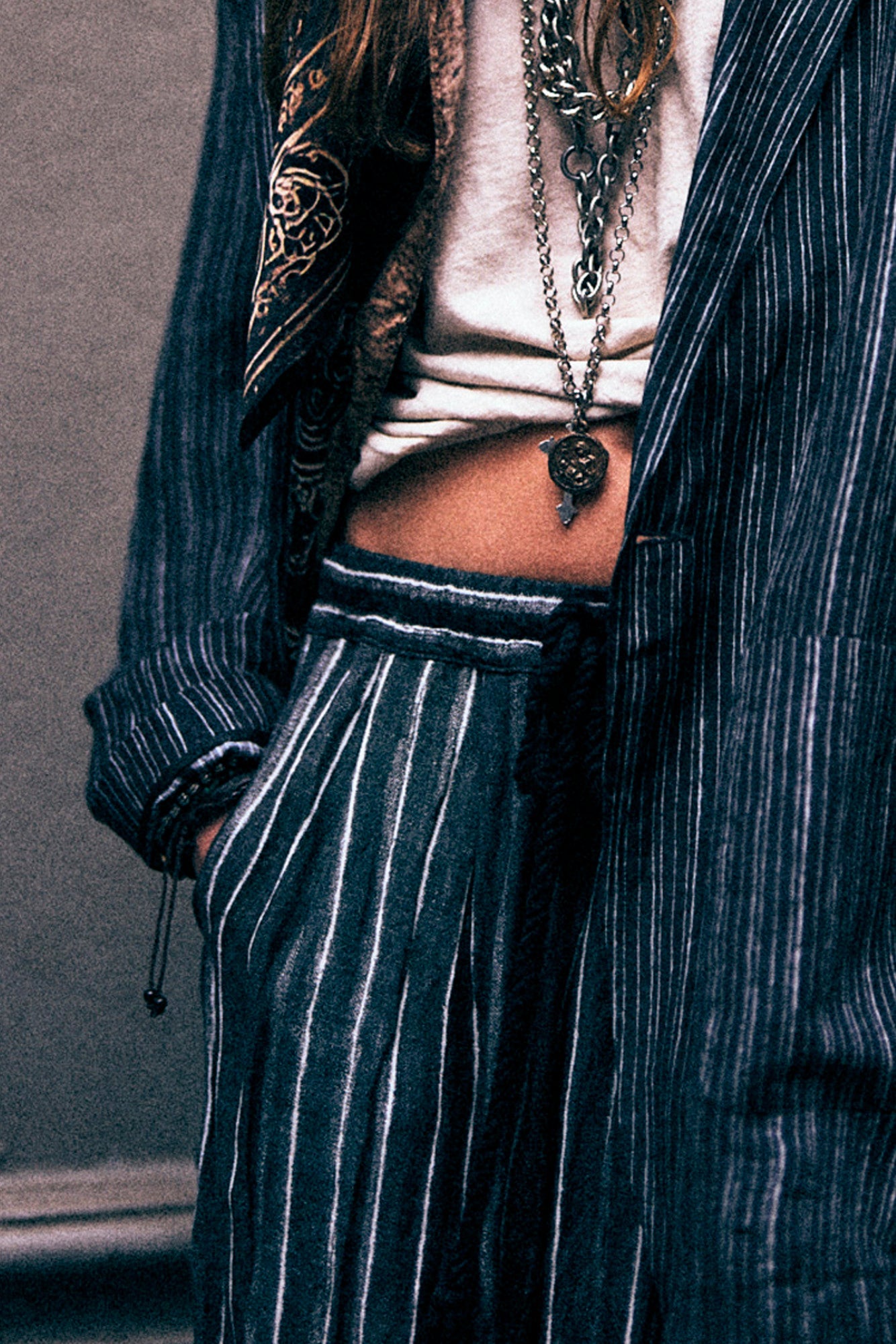 PLEATED RELAXED PANT WITH ELASTIC WAIST - DARK GREY WIDE STRIPE - R13