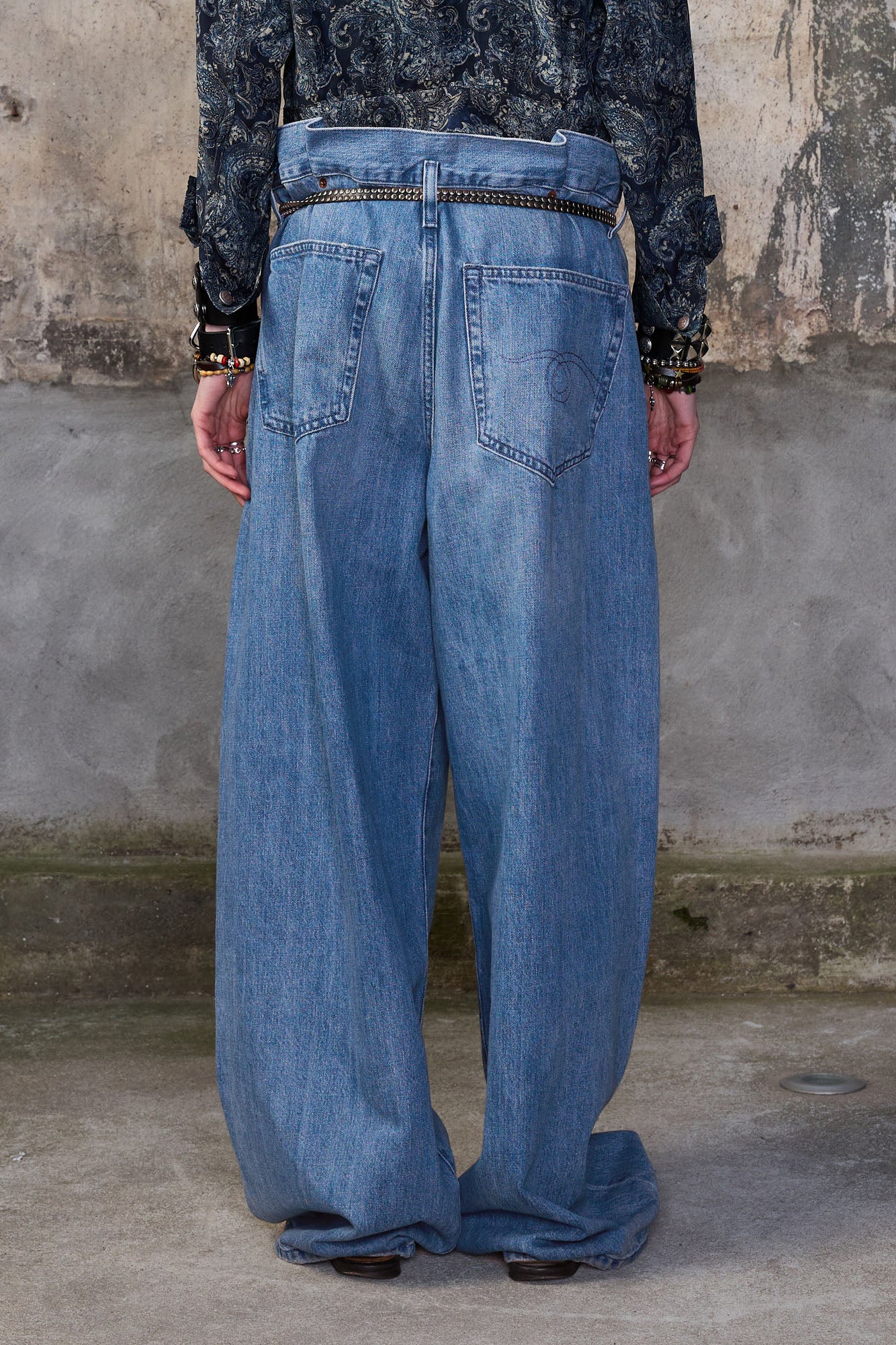 PLEATED WAISTBAND JEAN - CONCRETE BLUE - R13