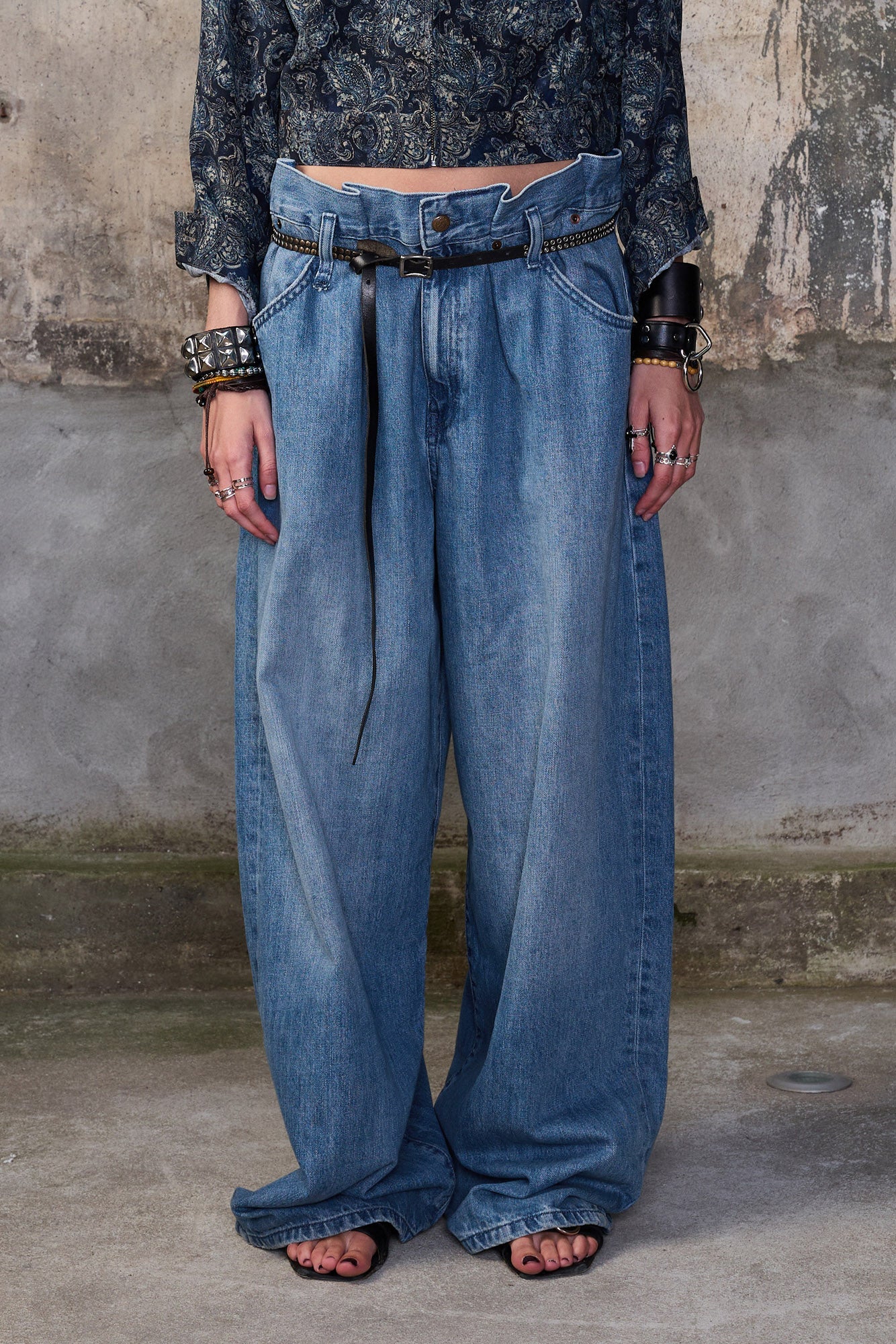 PLEATED WAISTBAND JEAN - CONCRETE BLUE - R13