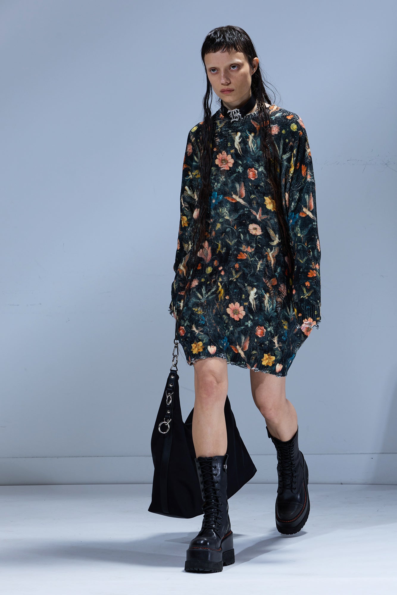 PRINTED GRUNGE SWEATER DRESS - FLORAL WITH ANGELS BLACK - R13