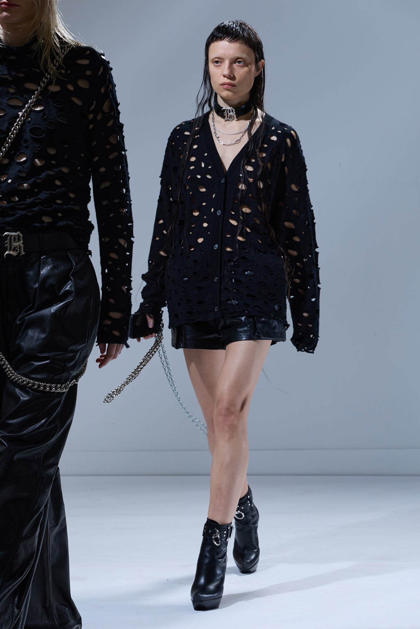 RIPPED BOYFRIEND CARDIGAN - BLACK - R13