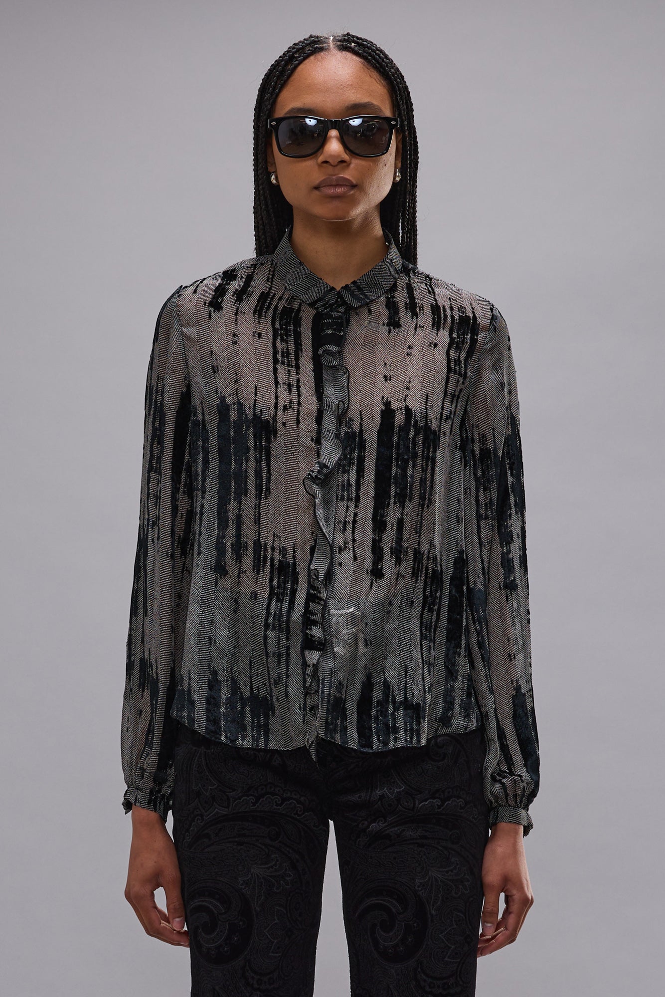 RUFFLE BLOUSE - DISTRESSED BLACK - R13