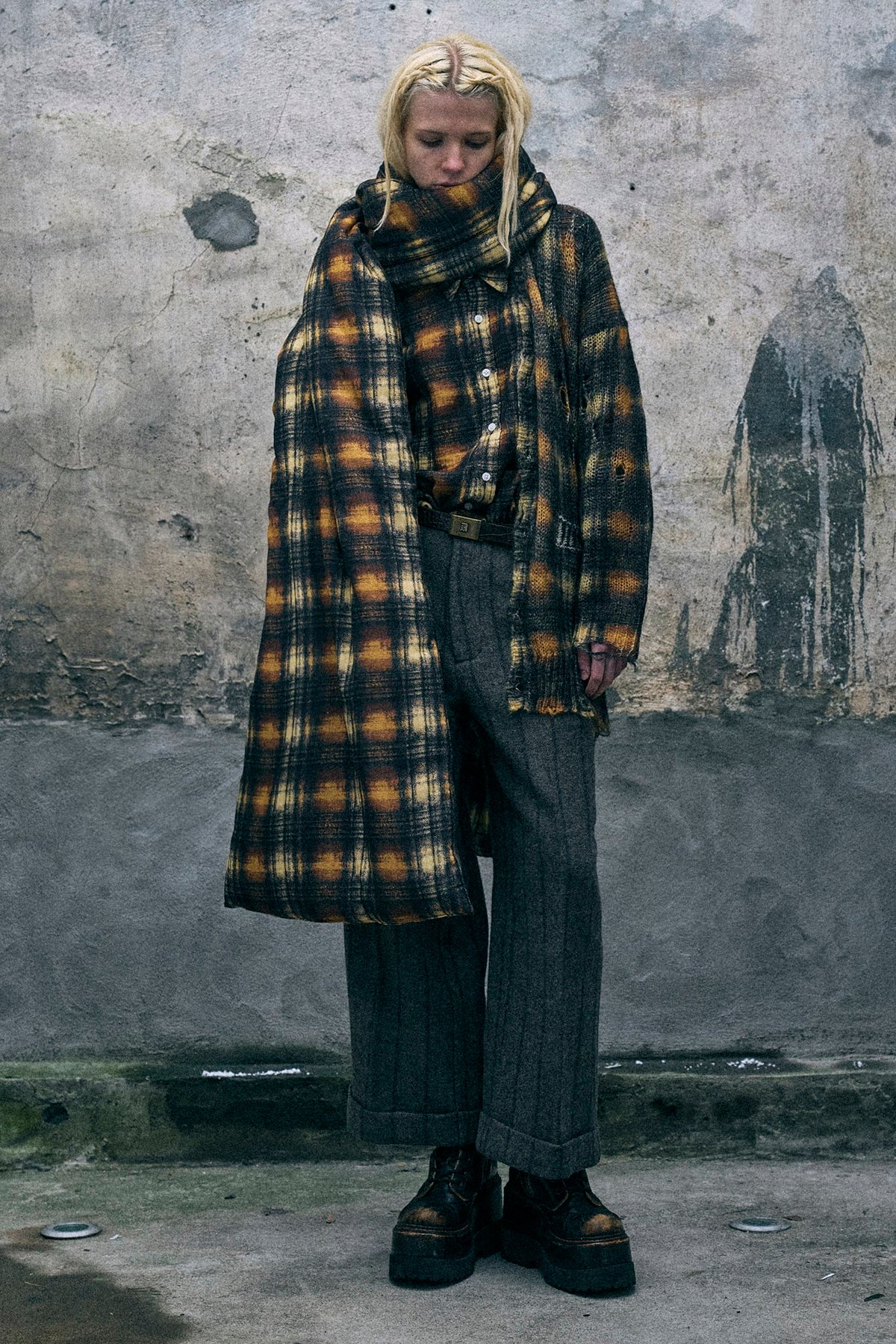 Shredded Seam Drop Neck Shirt - Khaki Black Cream Plaid - R13