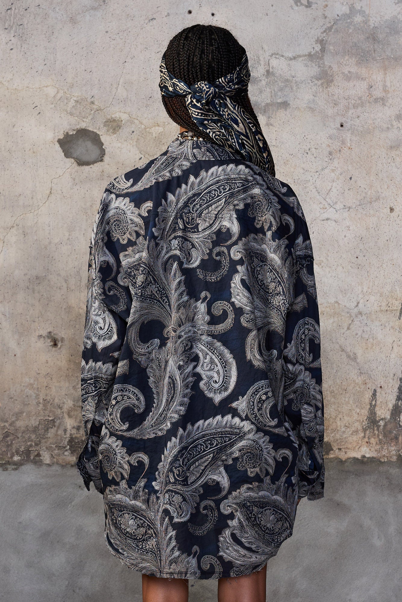 SHREDDED SEAM RUFFLE SHIRT - BLACK PAISLEY MULTIPRINT - R13