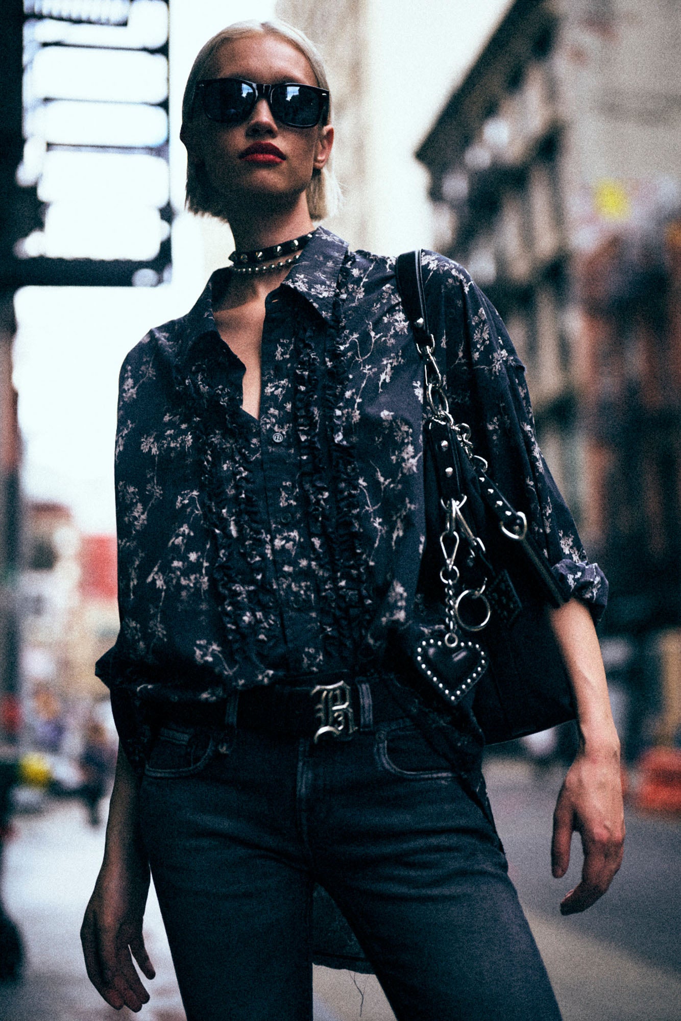 SHREDDED SEAM RUFFLE SHIRT - FLORAL ON BLACK