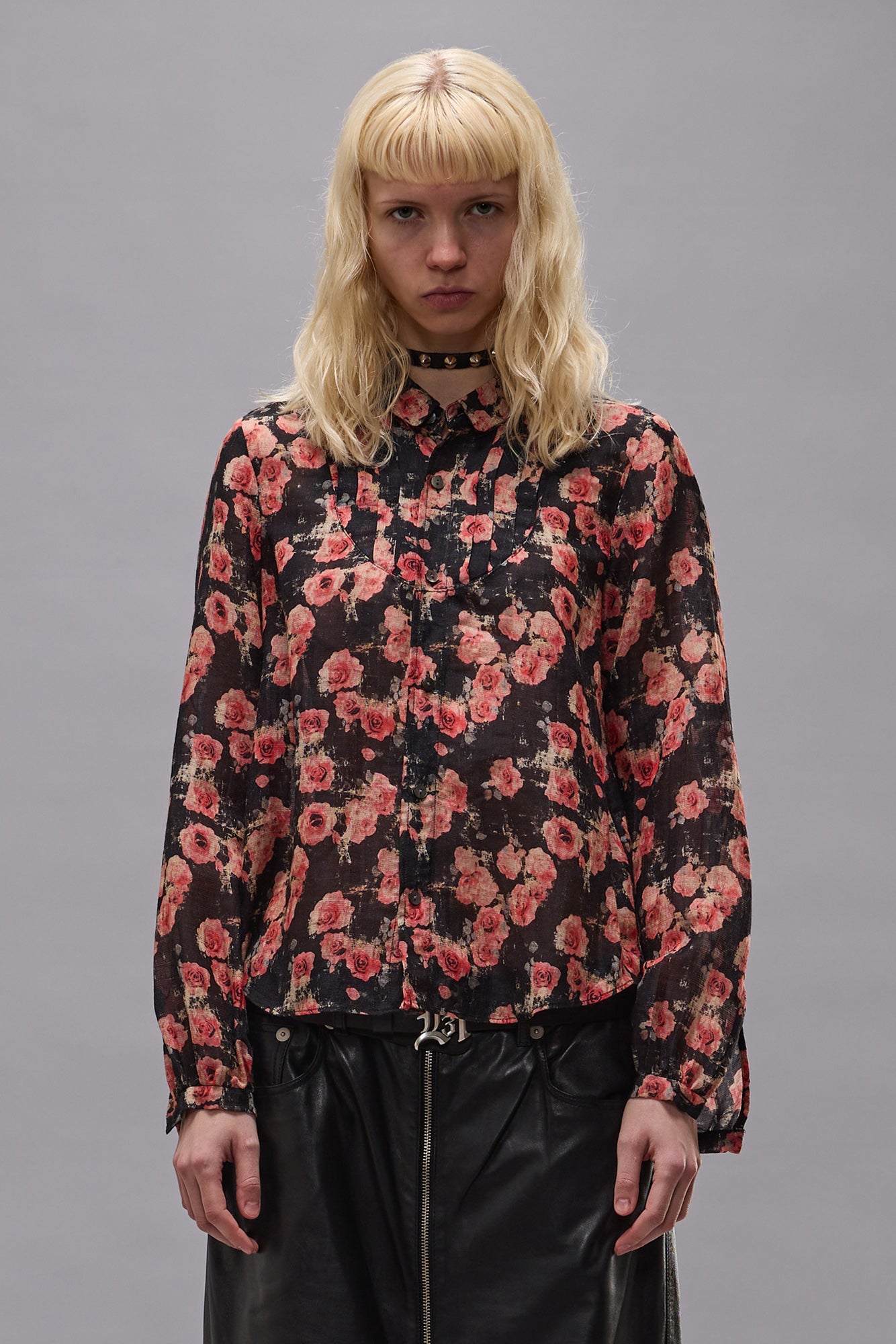 SHRUNKEN BLOUSE WITH PLEATED TUXEDO FRONT - ROSES ON BLACK - R13