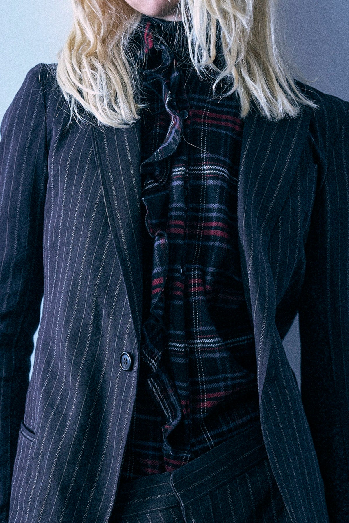 Shrunken Ruffle Shirt - Black Red Plaid - R13