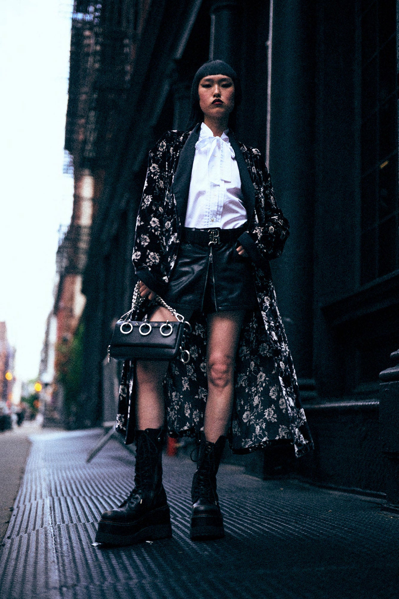 SMOKING ROBE W/PIPING - FLORAL ON BLACK