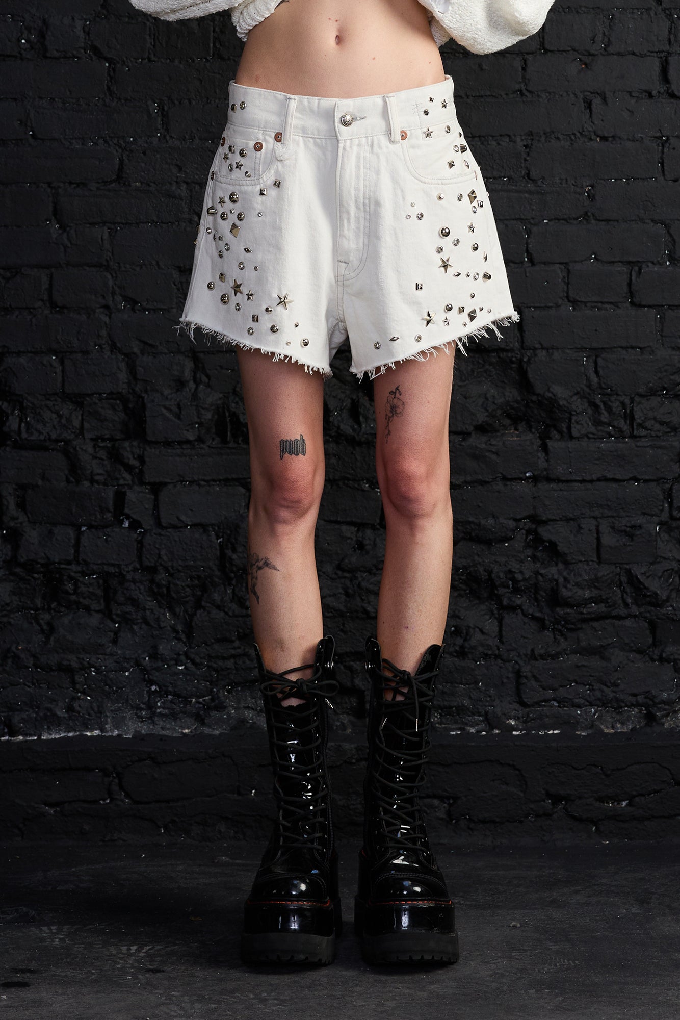 Studded Boyfriend Short - Cement White - R13