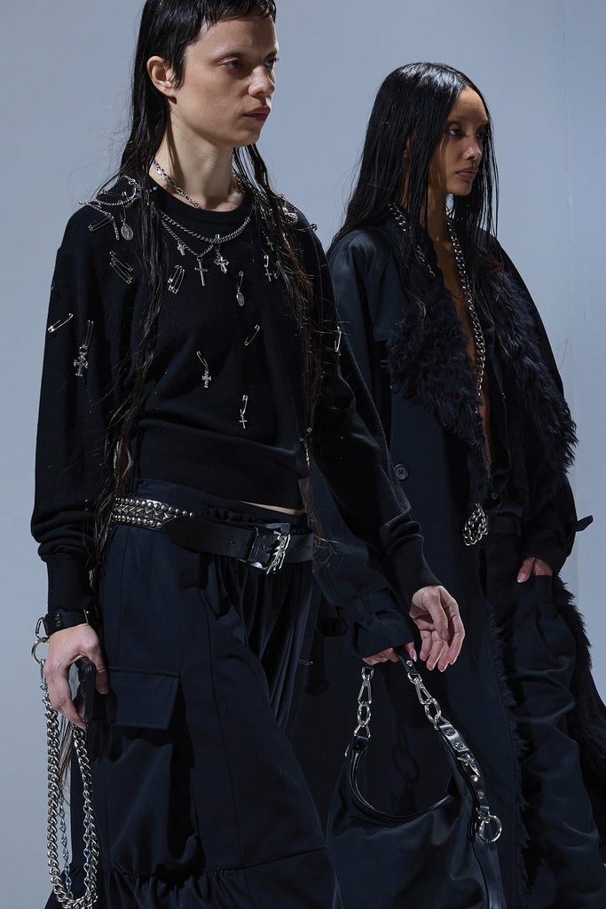 TIGHT WAIST CREWNECK SWEATER - BLACK