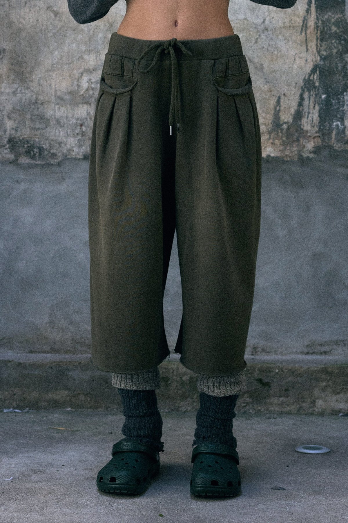 Triple Pleat Sweatshort - Olive Green - R13