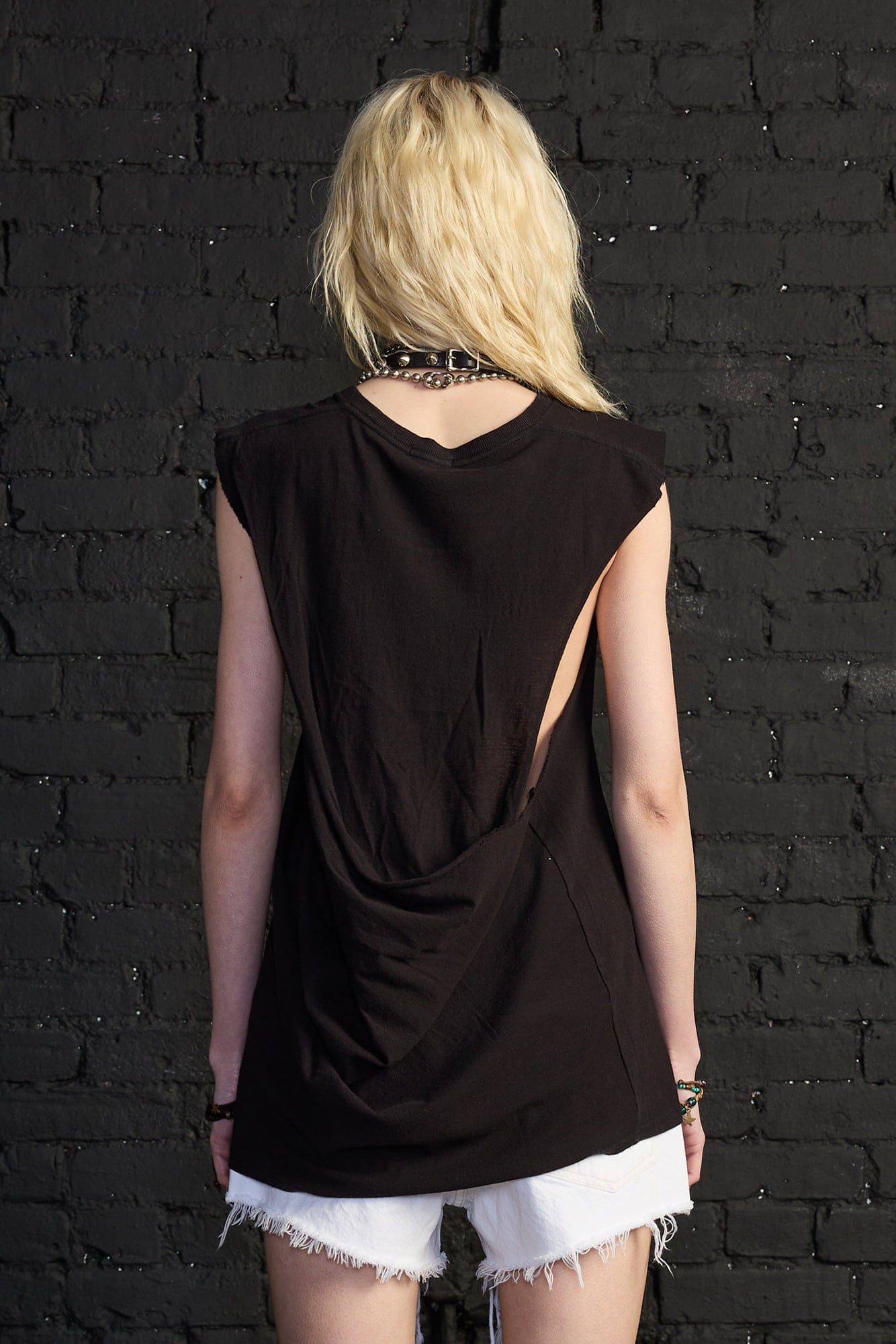 Twisted Back Sleeveless T - Black - R13