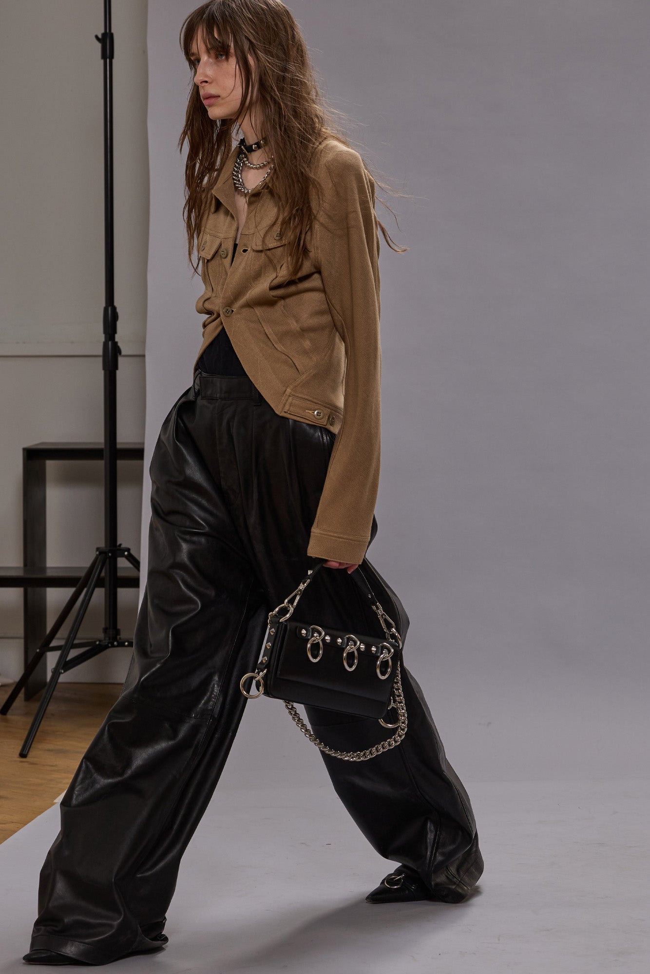 WRAP AROUND TRUCKER - CAMEL - R13