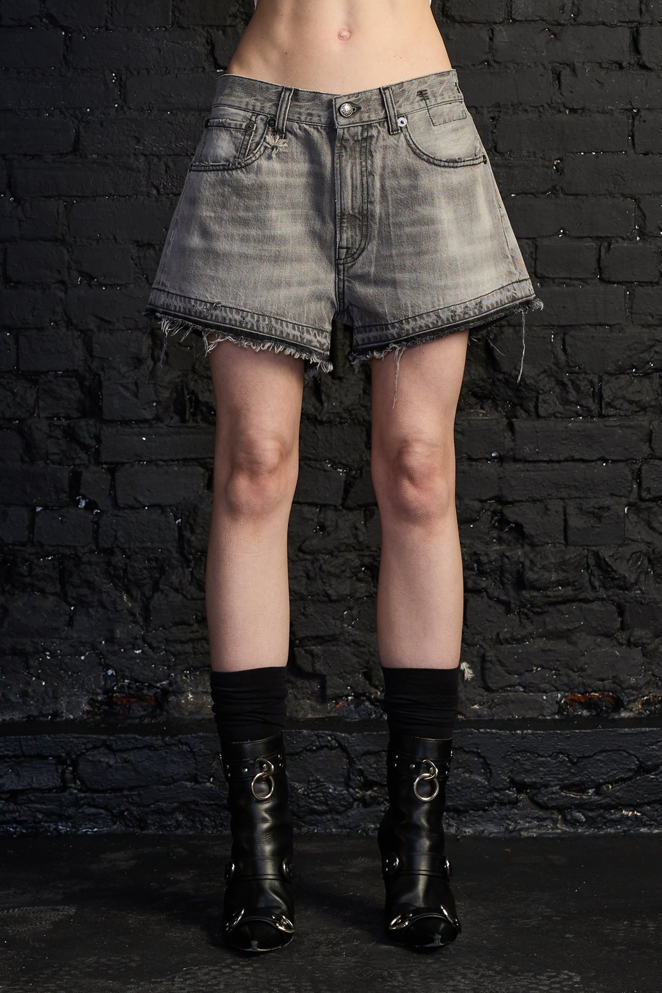 X-Boyfriend Short - Ashen Black - R13