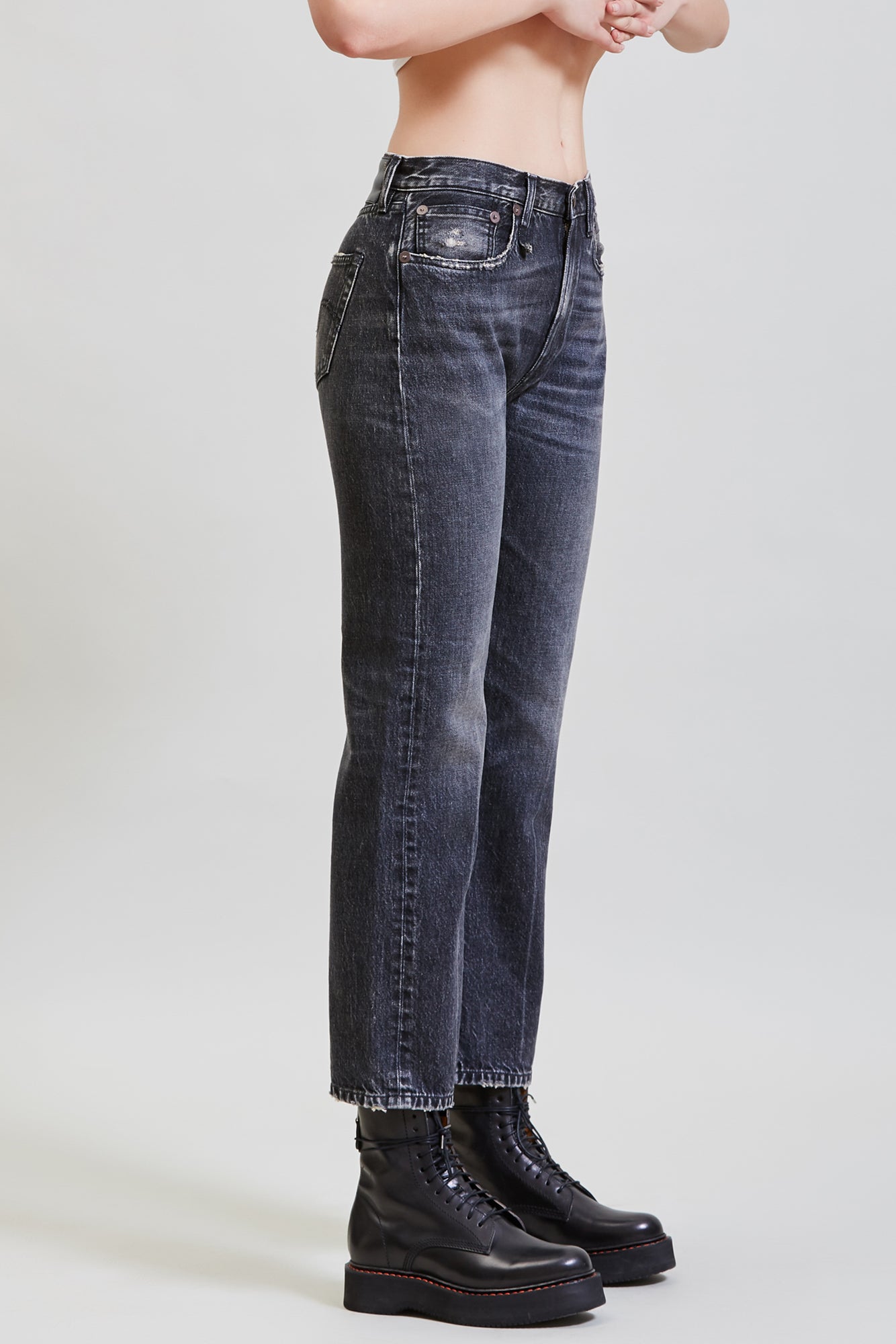 Courtney Slim - Everit Black - R13